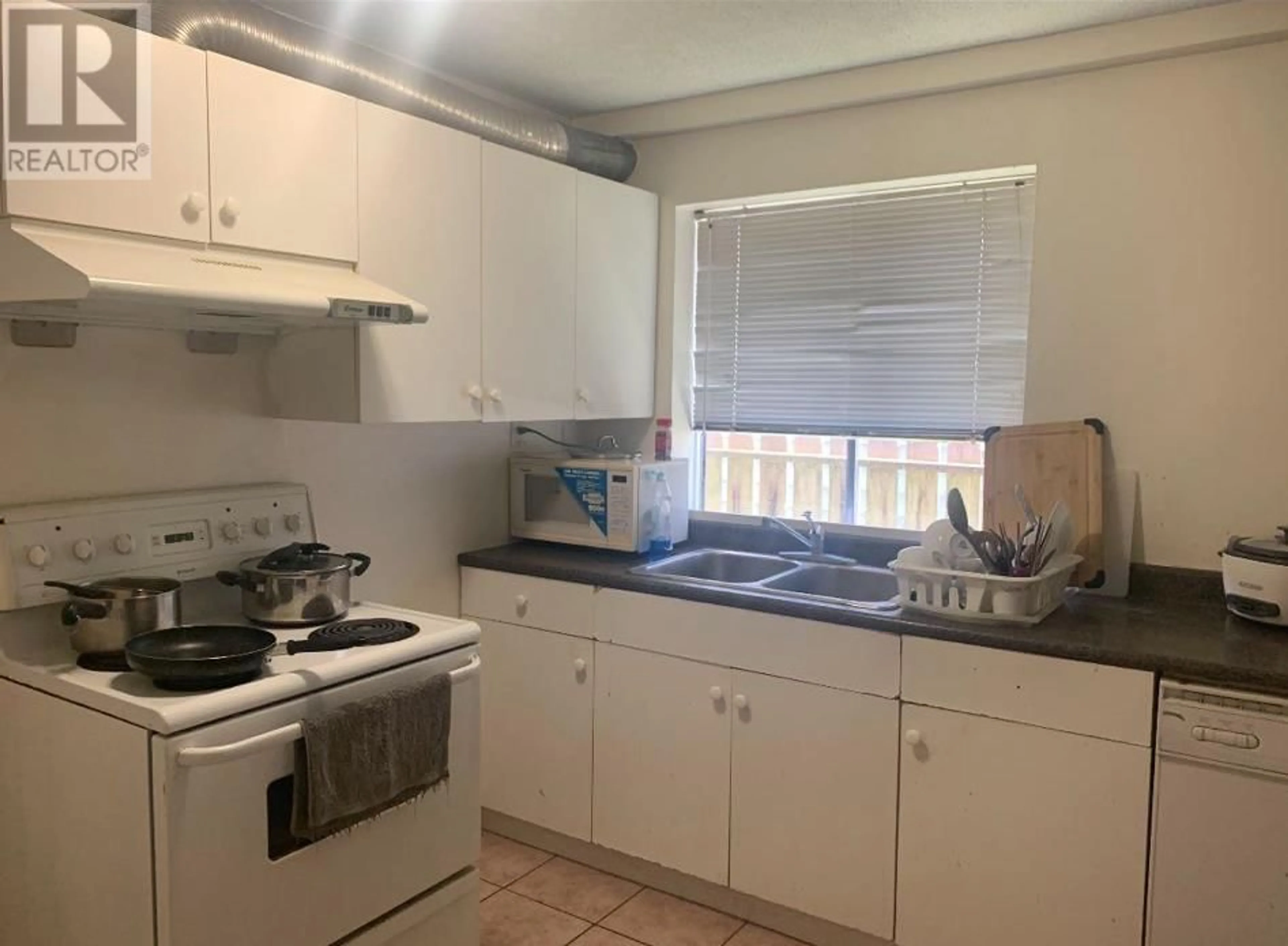 Standard kitchen, unknown for 8162 CARTIER STREET, Vancouver British Columbia V6P4T5