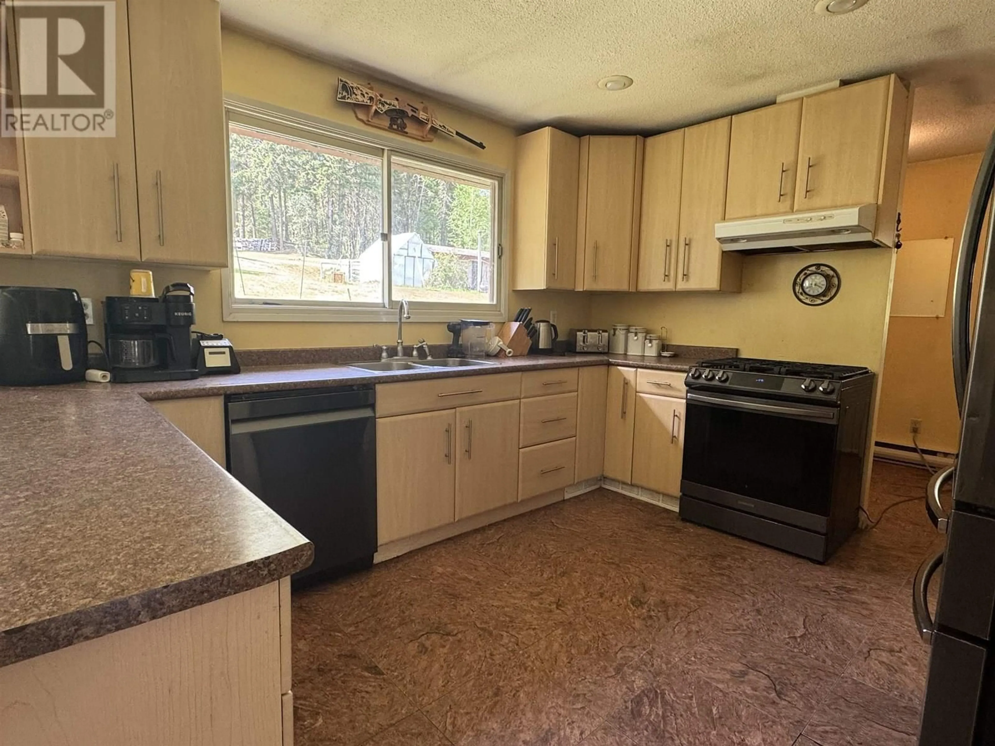 Standard kitchen, unknown for 759 WINGER ROAD, Williams Lake British Columbia V2G5J9