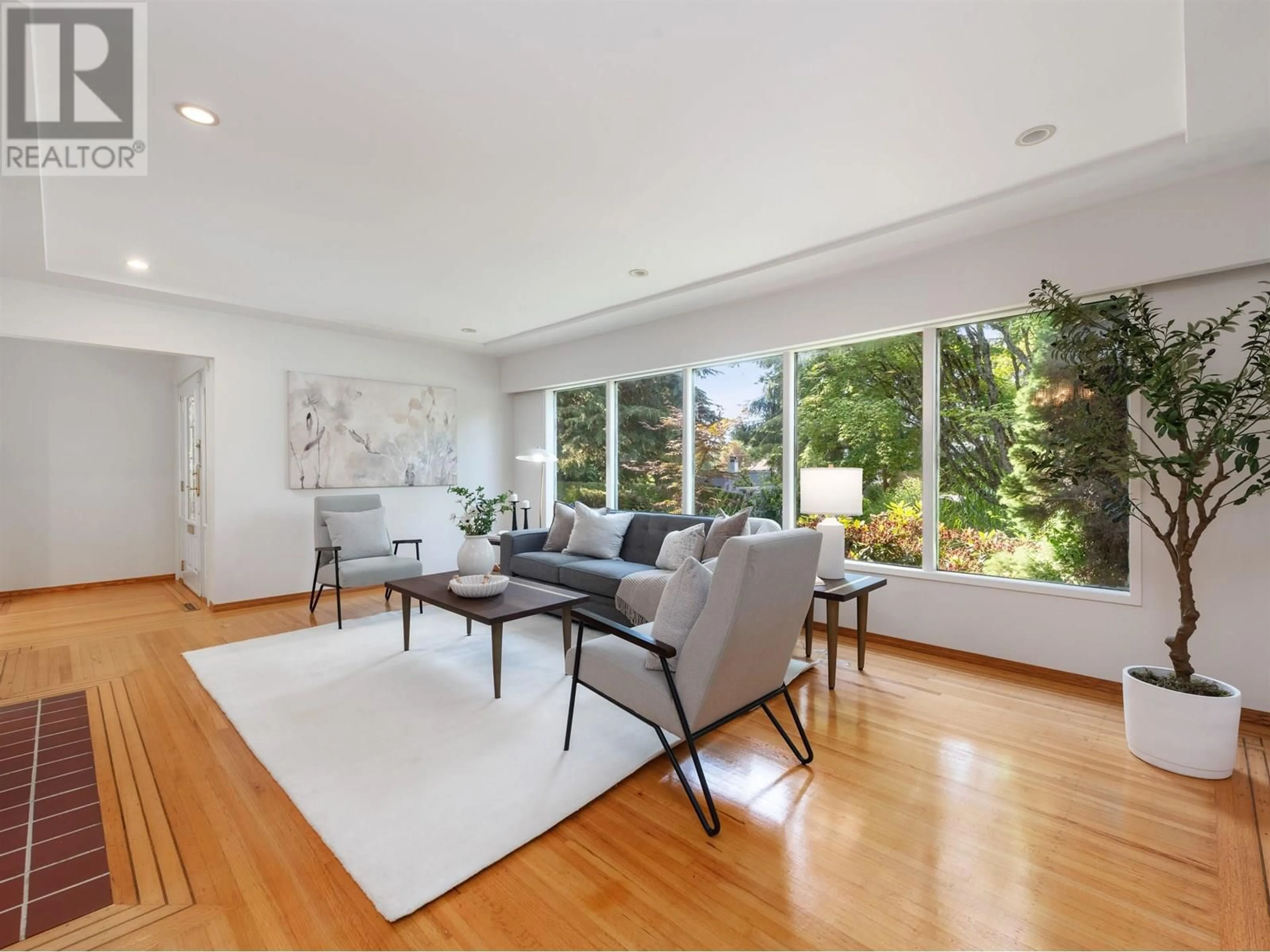 Living room with furniture, unknown for 668 WESTHYDE PLACE, North Vancouver British Columbia V7N2Y4
