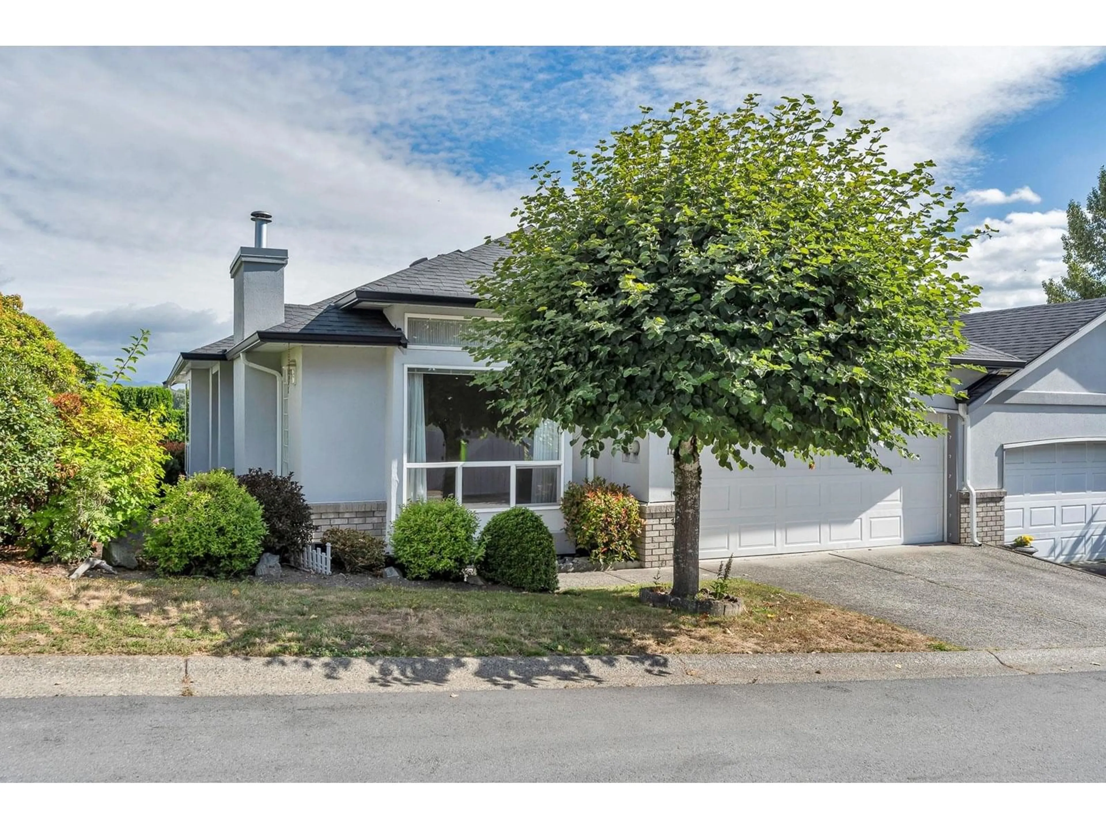 Home with vinyl exterior material, street for 17 - 3902 LATIMER, Abbotsford British Columbia V2S7L5