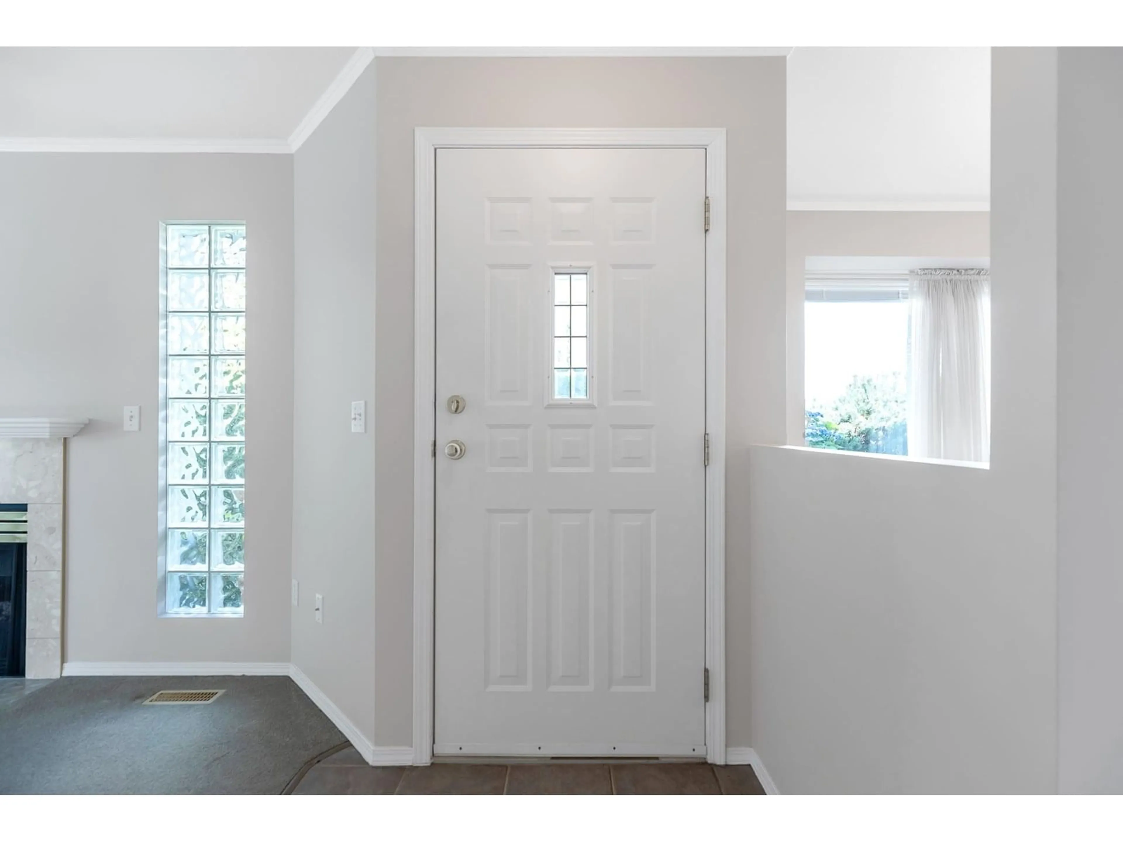 Indoor entryway for 17 - 3902 LATIMER, Abbotsford British Columbia V2S7L5