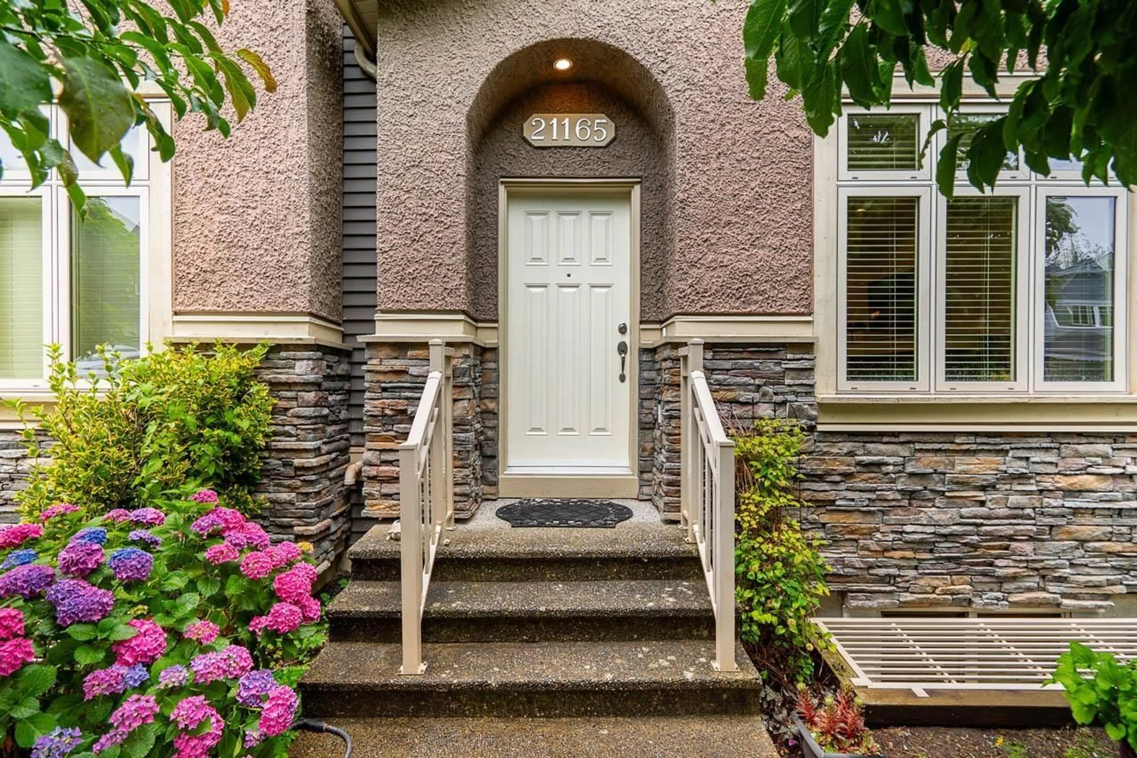 Indoor entryway for 21165 77B, Langley British Columbia V2Y0K6