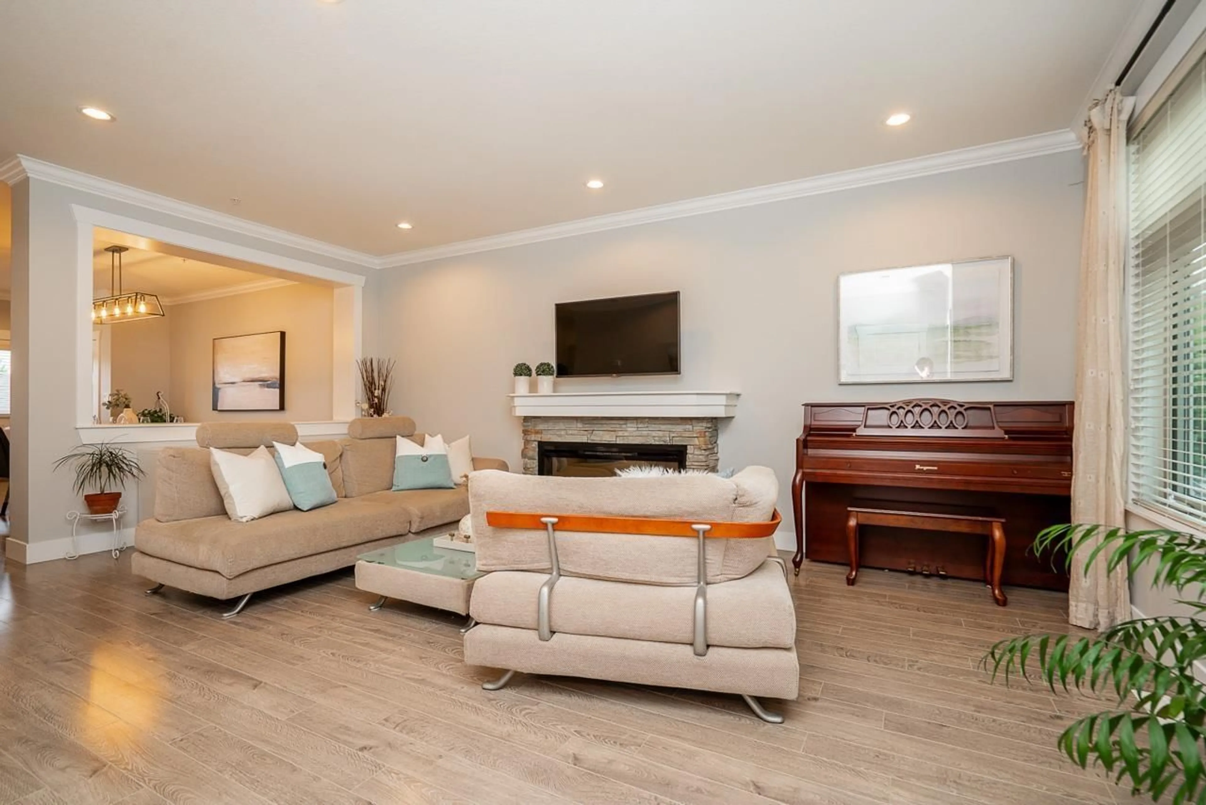 Living room with furniture, wood/laminate floor for 21165 77B, Langley British Columbia V2Y0K6
