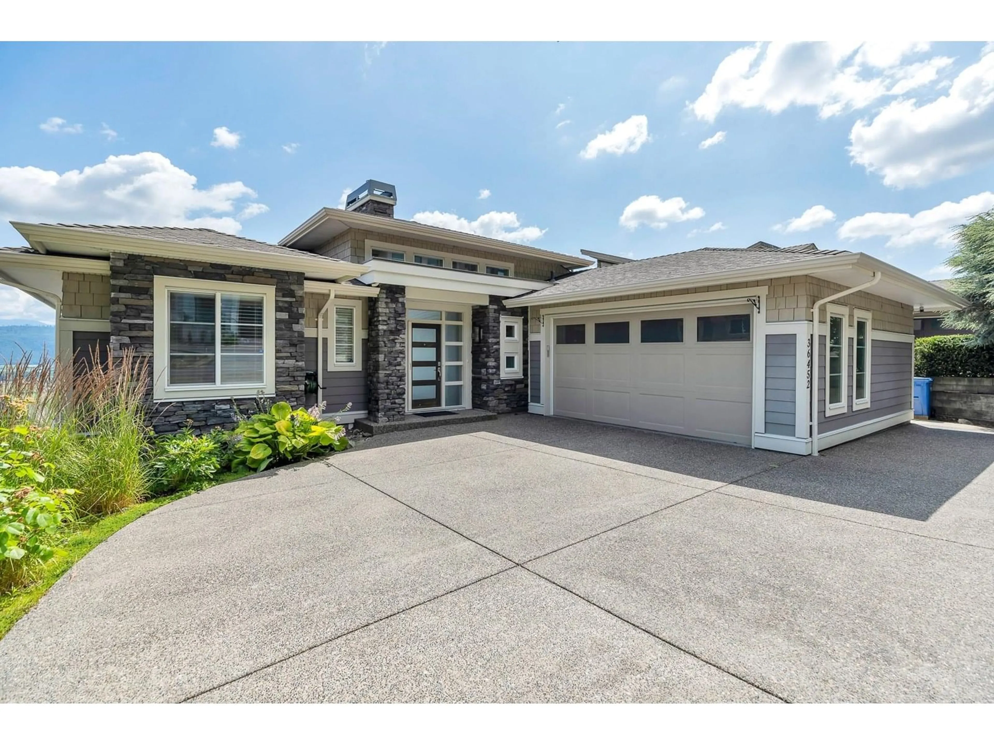Home with vinyl exterior material, street for 36452 ESTEVAN, Abbotsford British Columbia V3G0B6
