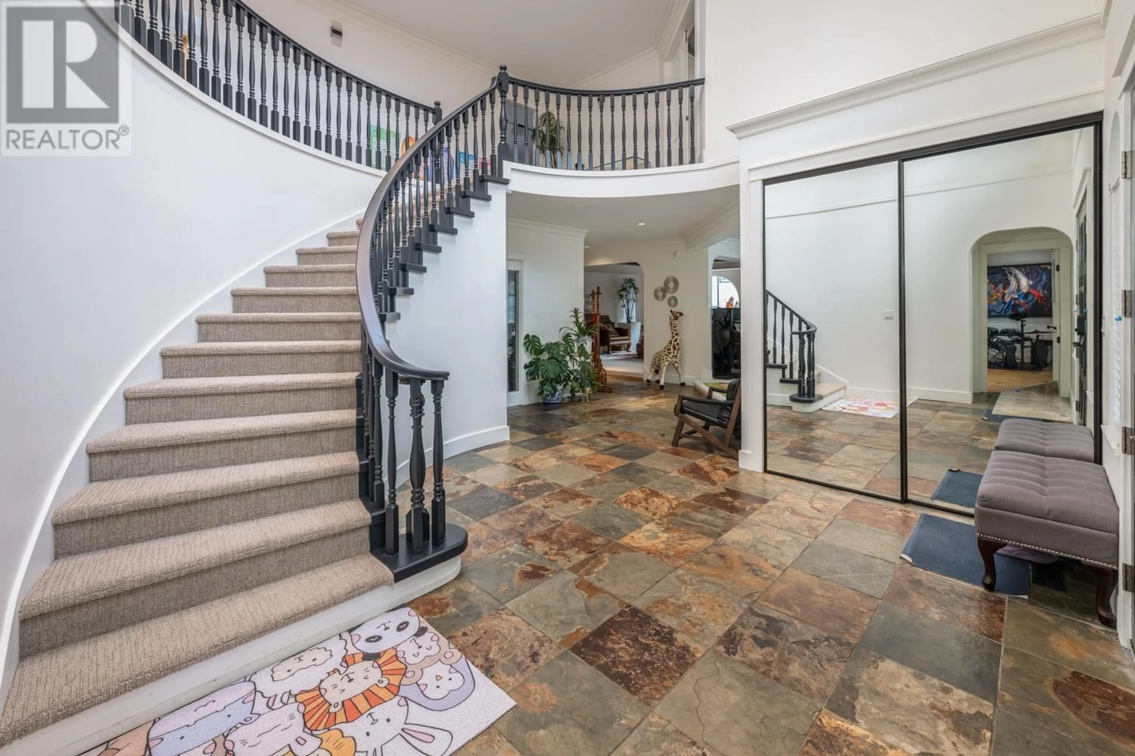 Indoor foyer for 7480 NO. 4 ROAD, Richmond British Columbia V6Y2T5