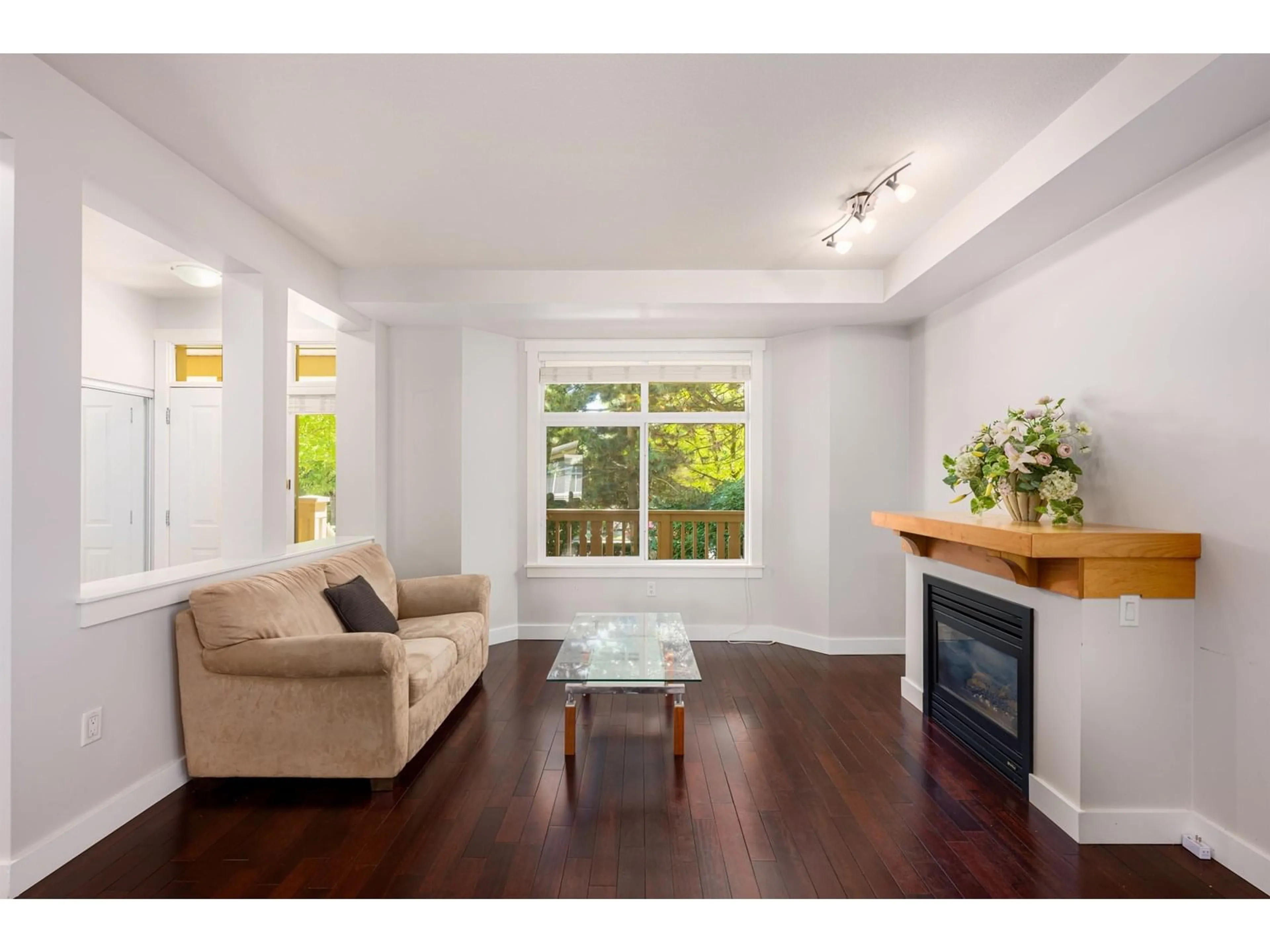 Living room with furniture, wood/laminate floor for 27 - 15255 36, Surrey British Columbia V3Z0Y4