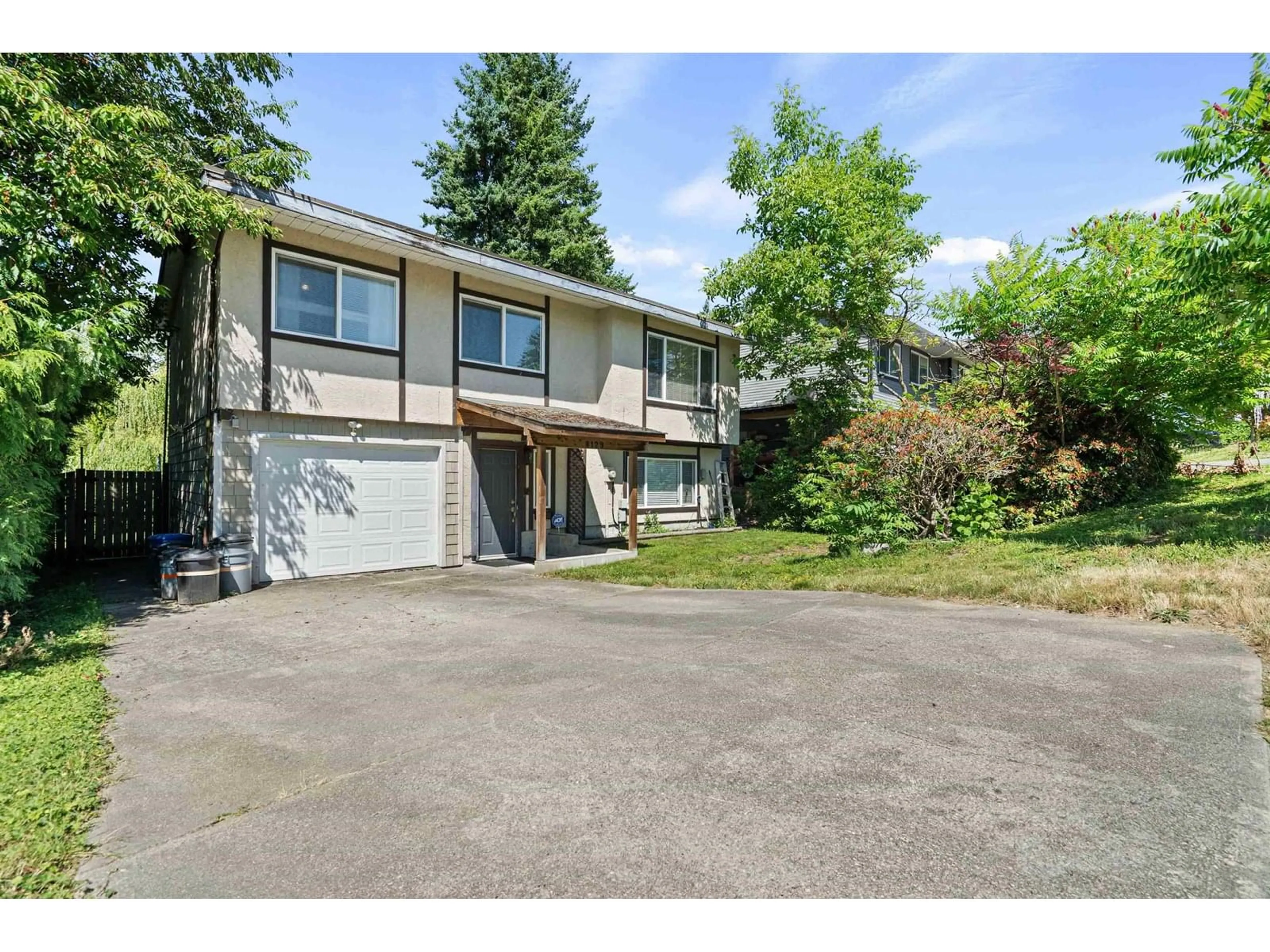 A pic from outside/outdoor area/front of a property/back of a property/a pic from drone, street for 8129 BOBCAT, Mission British Columbia V2V5J7