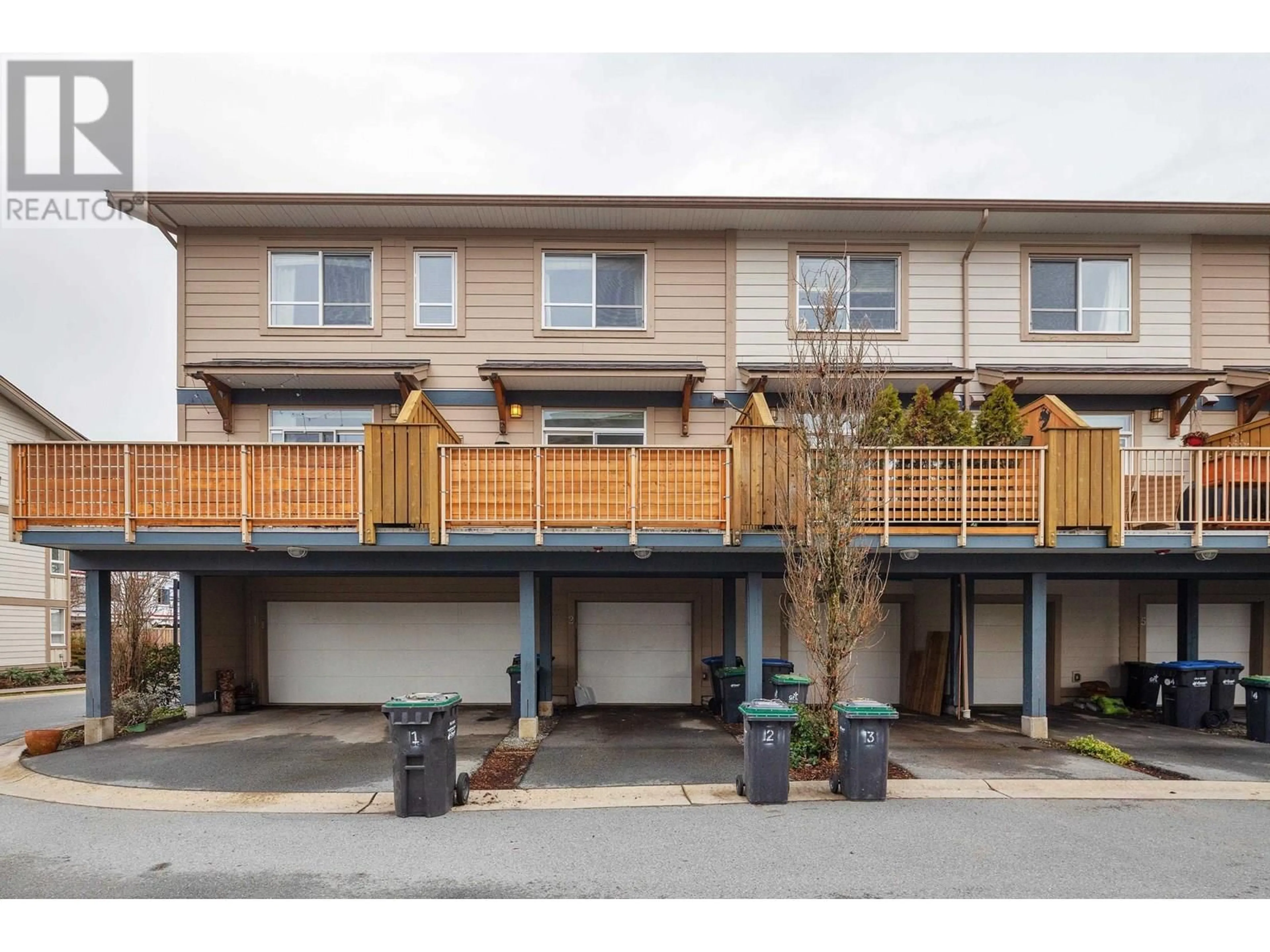 A pic from outside/outdoor area/front of a property/back of a property/a pic from drone, street for 2 - 1188 WILSON CRESCENT, Squamish British Columbia V8B0A9