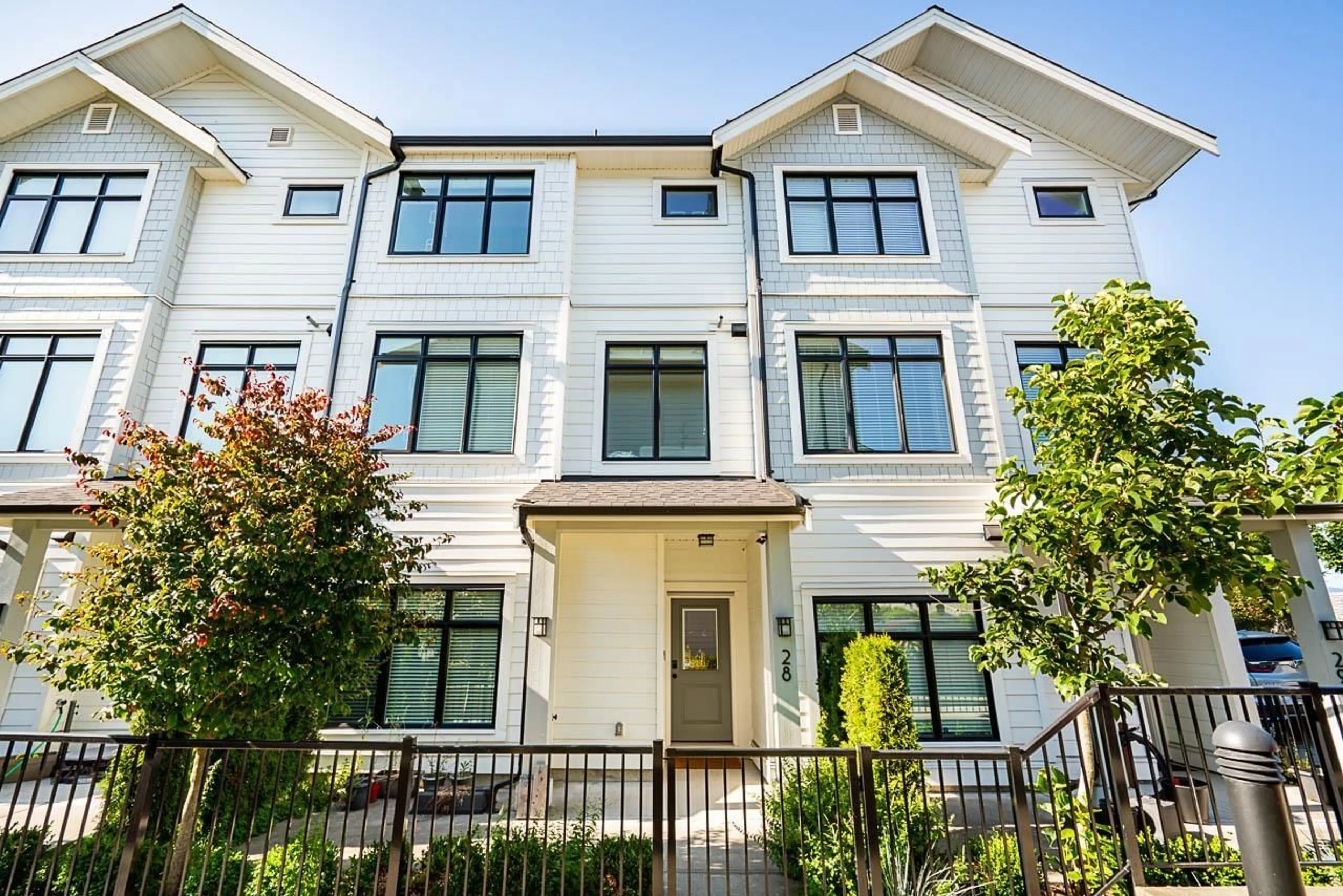 Home with vinyl exterior material, unknown for 28 - 17557 100, Surrey British Columbia V4N6V5