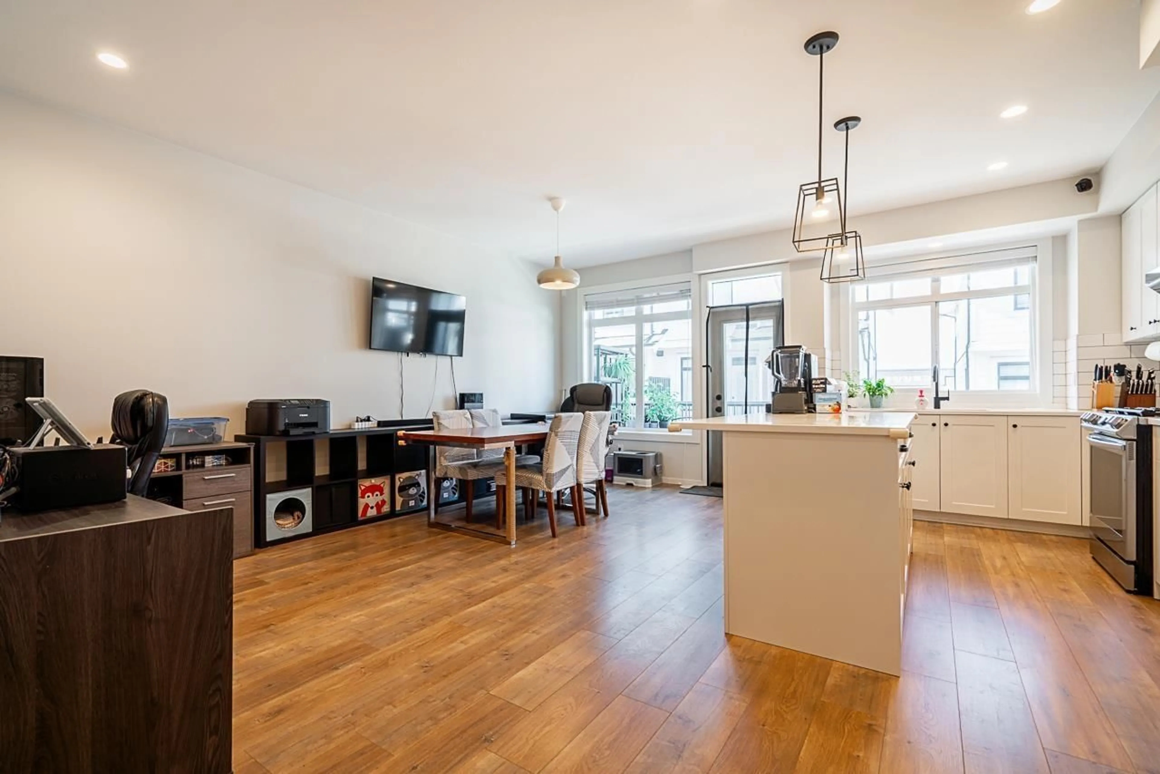 Open concept kitchen, wood/laminate floor for 28 - 17557 100, Surrey British Columbia V4N6V5