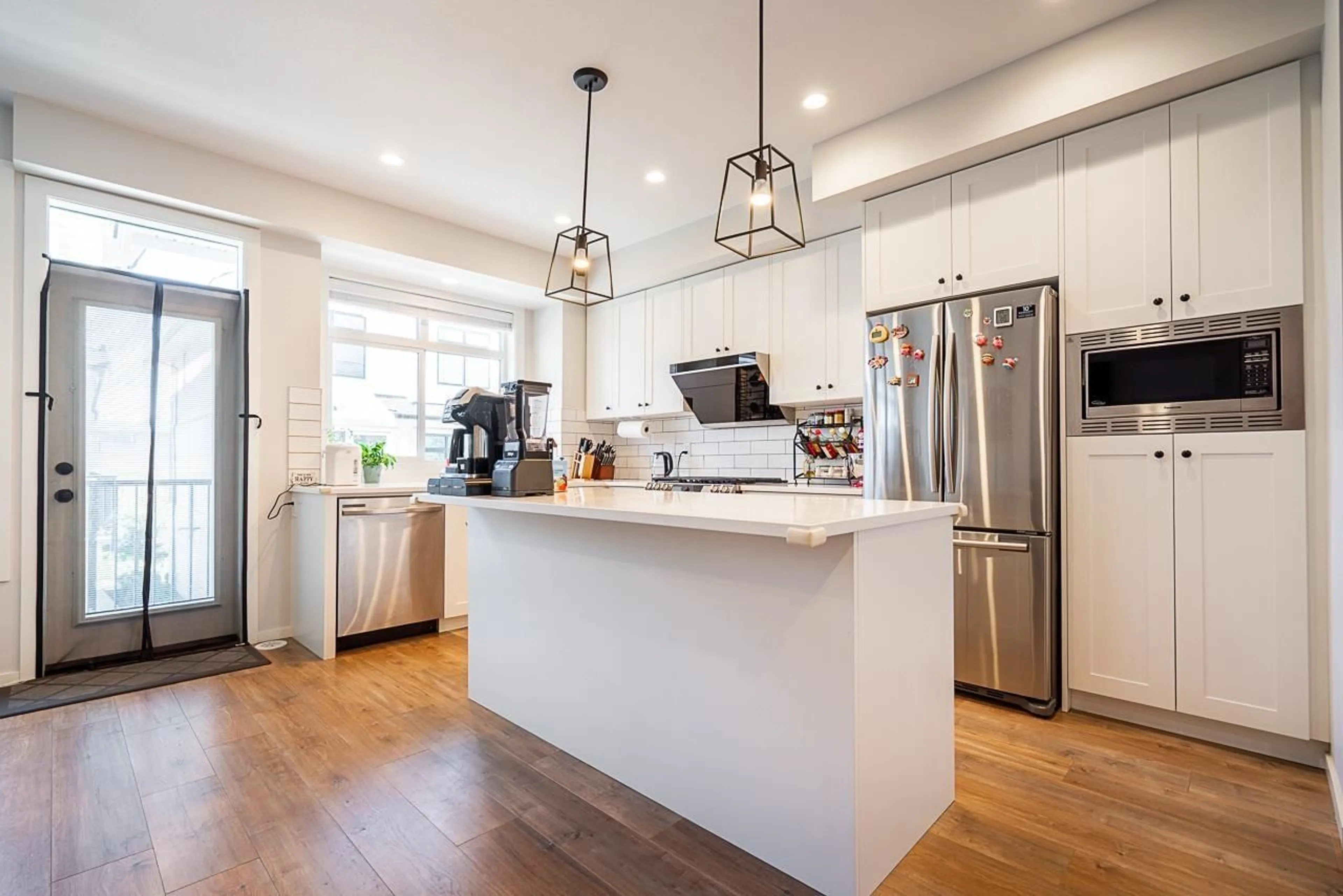 Open concept kitchen, unknown for 28 - 17557 100, Surrey British Columbia V4N6V5
