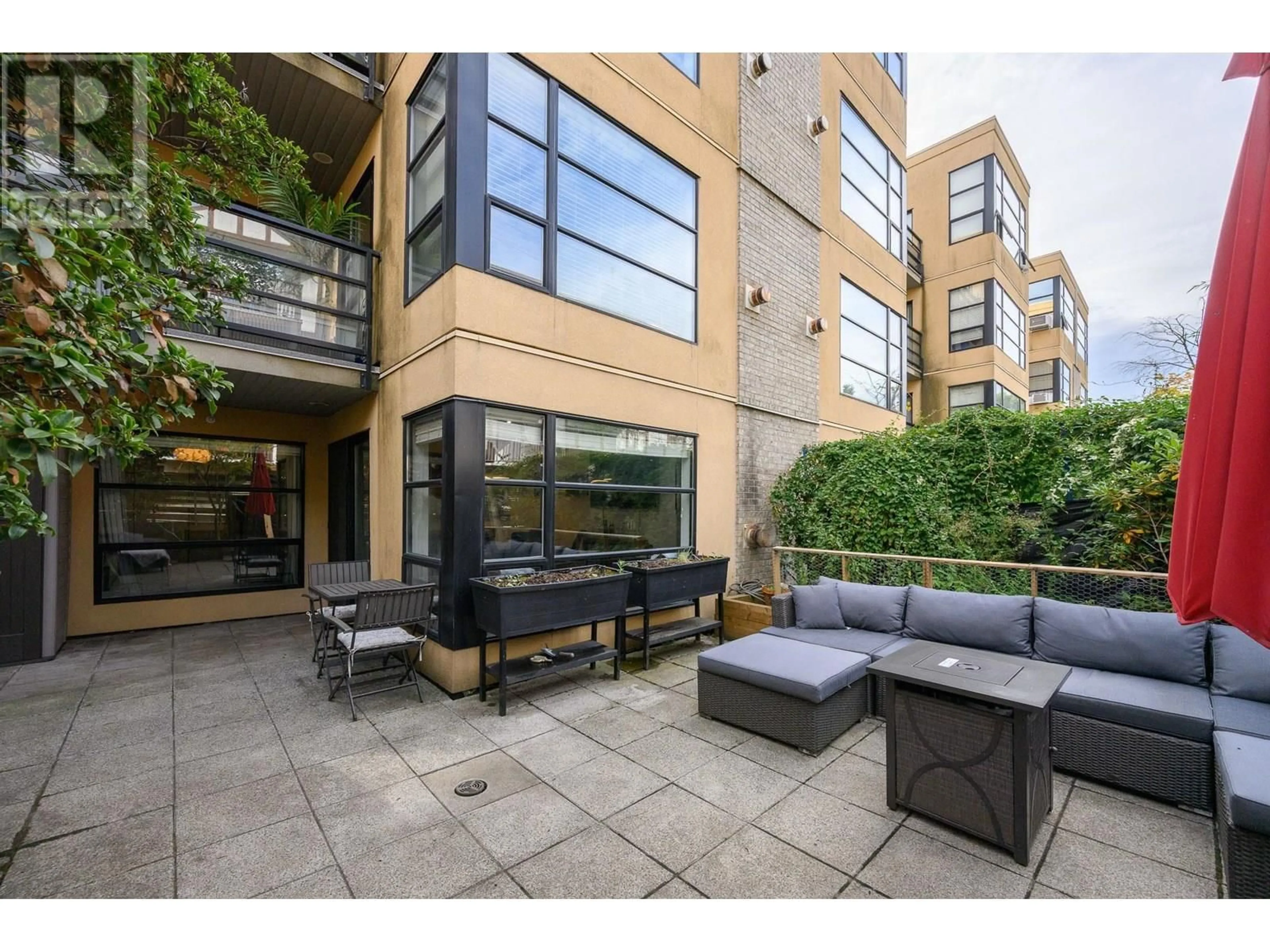 Patio, unknown for 204 - 124 3RD STREET, North Vancouver British Columbia V7M1E8