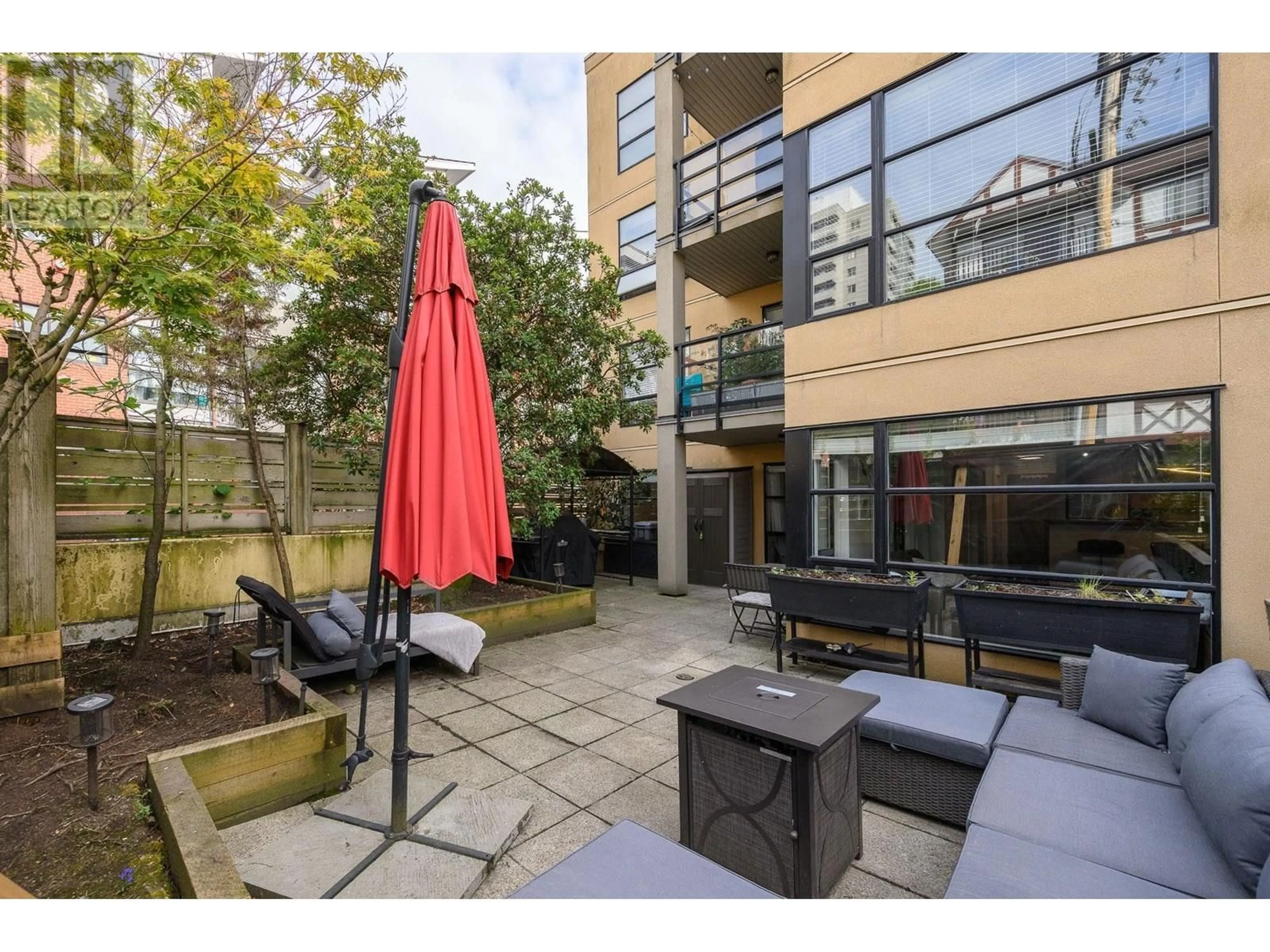 Patio, street for 204 - 124 3RD STREET, North Vancouver British Columbia V7M1E8
