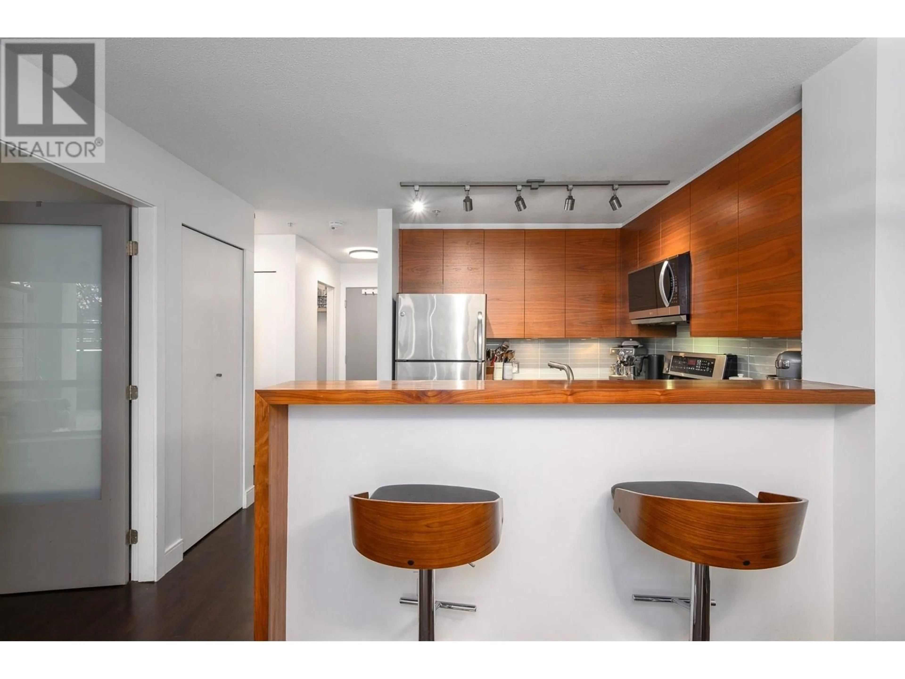 Standard kitchen, wood/laminate floor for 204 - 124 3RD STREET, North Vancouver British Columbia V7M1E8