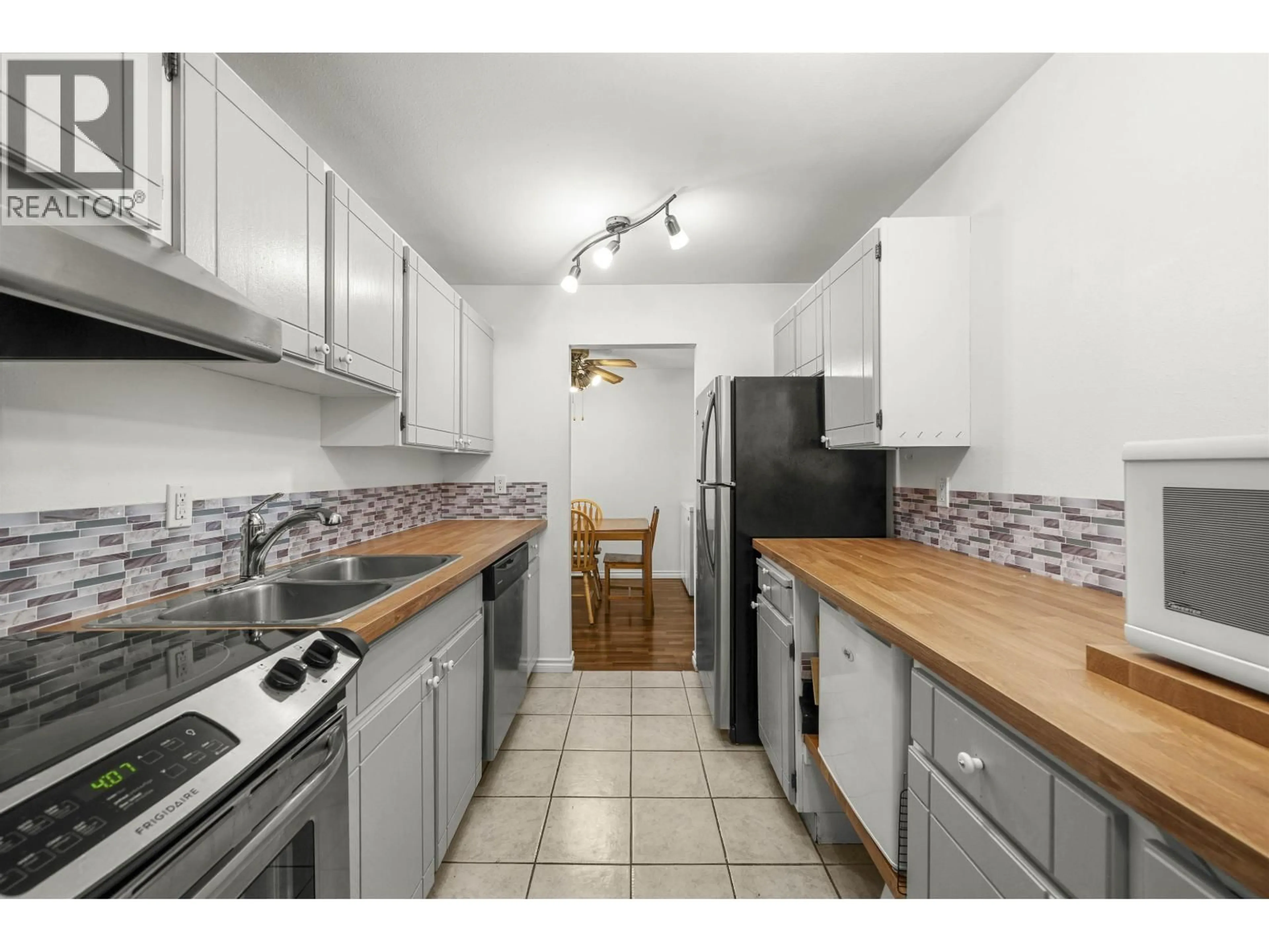 Standard kitchen, unknown for 312 - 3451 SPRINGFIELD DRIVE, Richmond British Columbia V7E1Z2