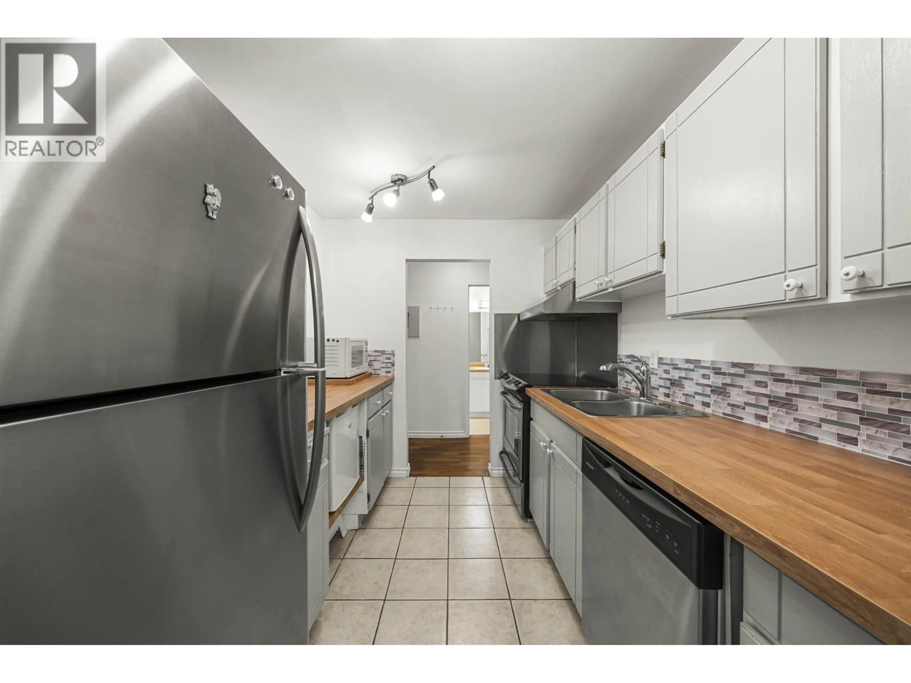 Standard kitchen, unknown for 312 - 3451 SPRINGFIELD DRIVE, Richmond British Columbia V7E1Z2
