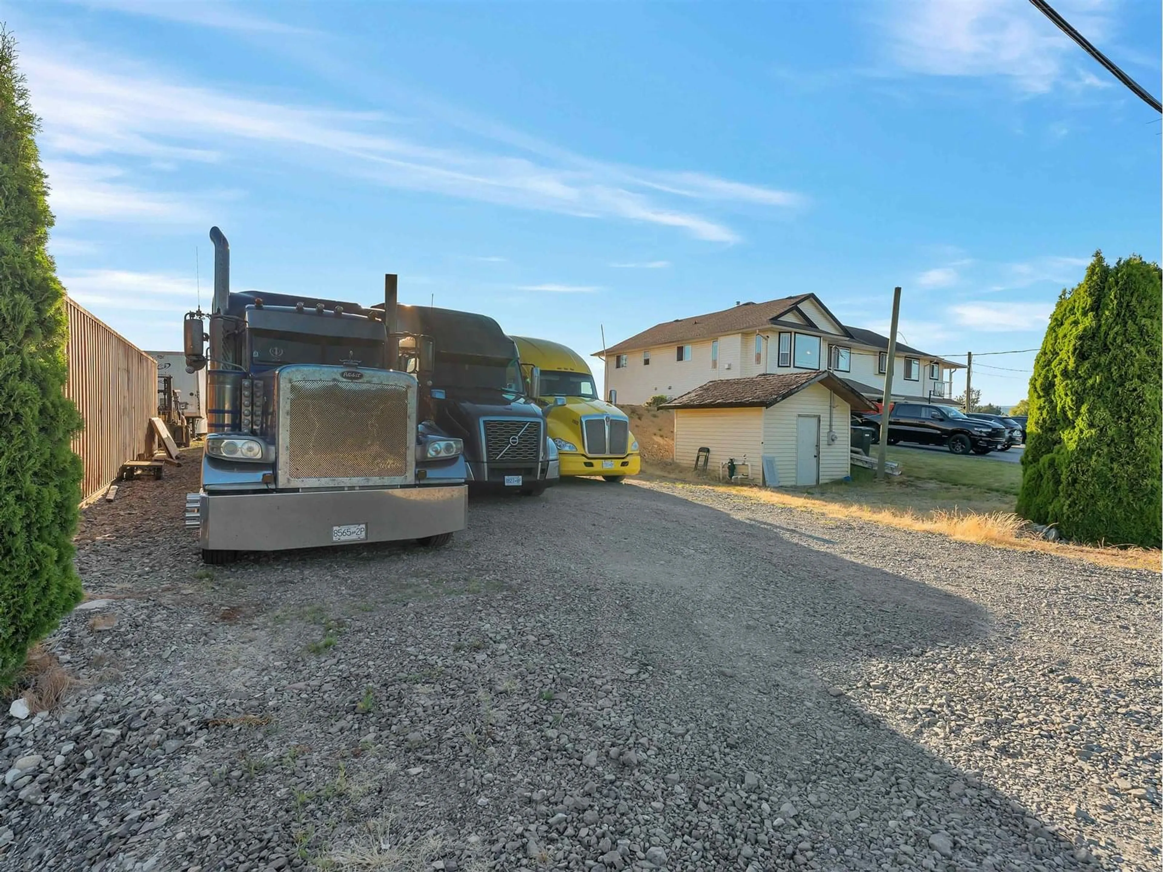 A pic from outside/outdoor area/front of a property/back of a property/a pic from drone, street for 5411 GLADWIN, Abbotsford British Columbia V4X1X8