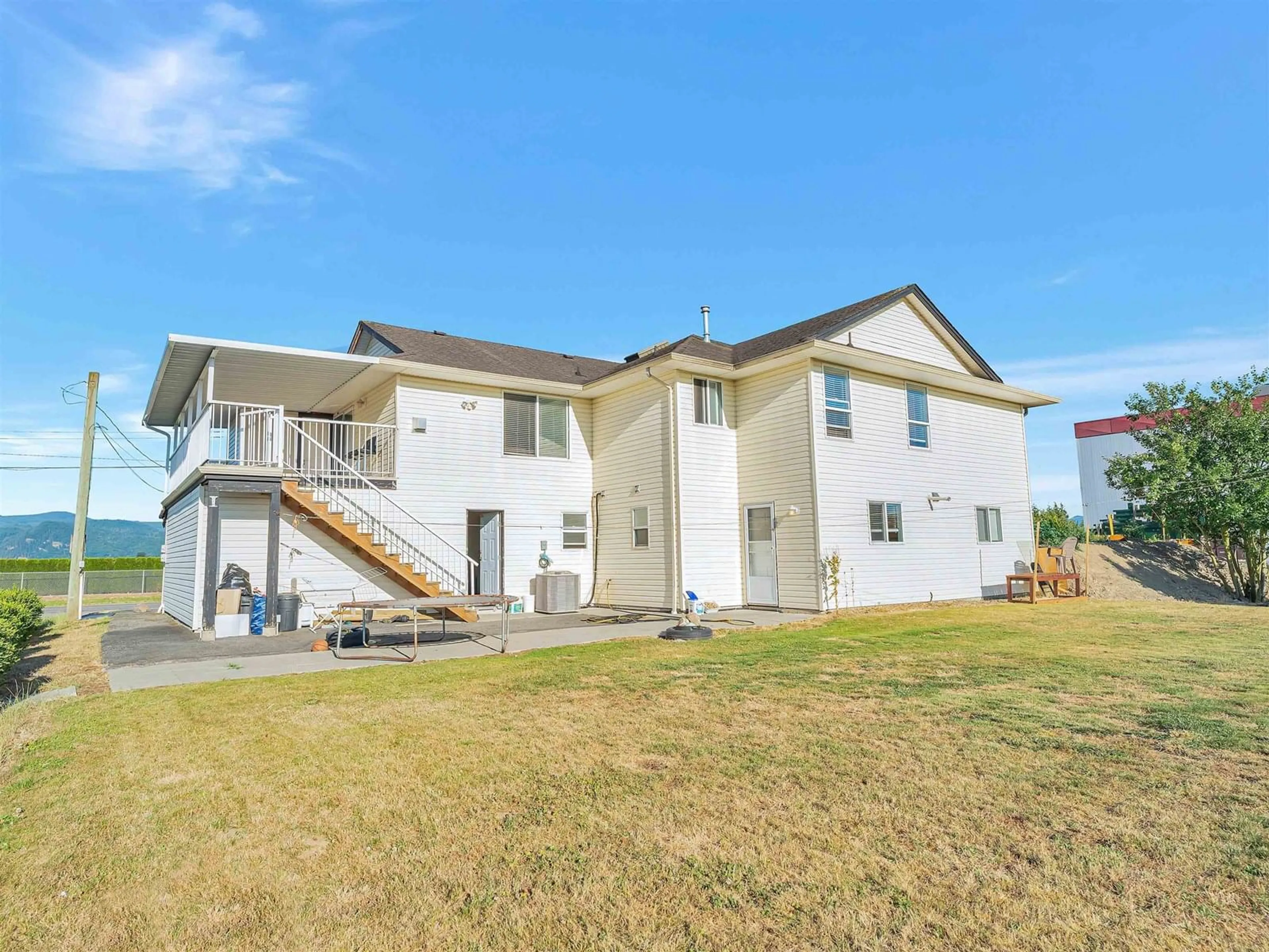 Home with vinyl exterior material, building for 5411 GLADWIN, Abbotsford British Columbia V4X1X8