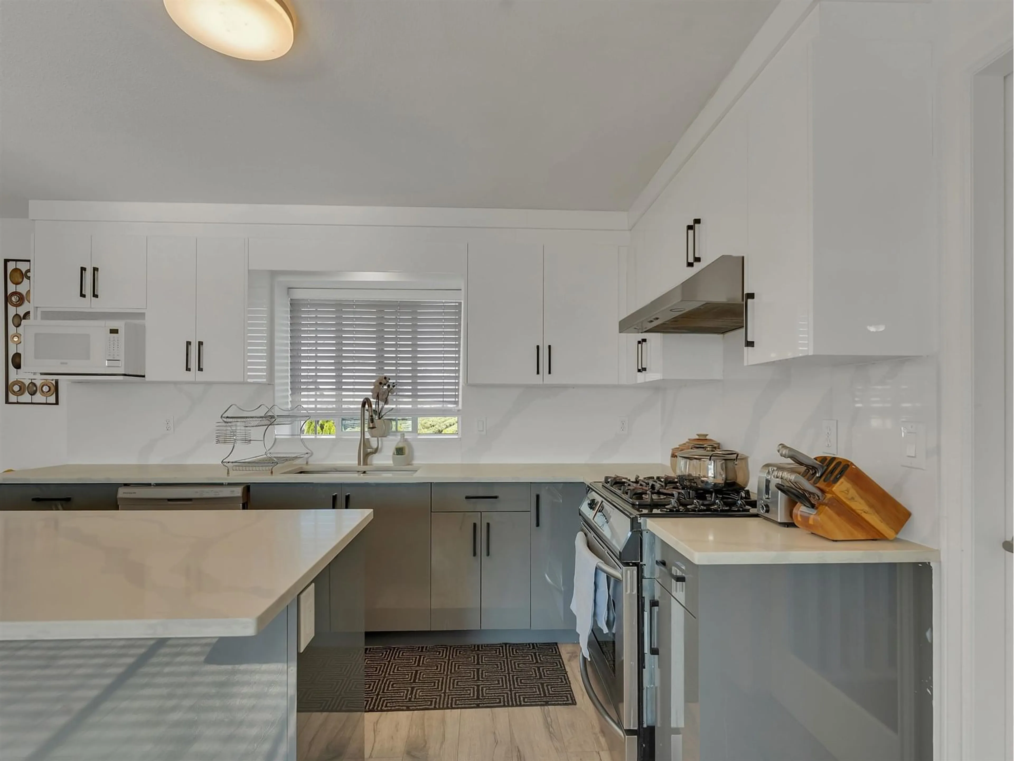 Open concept kitchen, unknown for 5411 GLADWIN, Abbotsford British Columbia V4X1X8