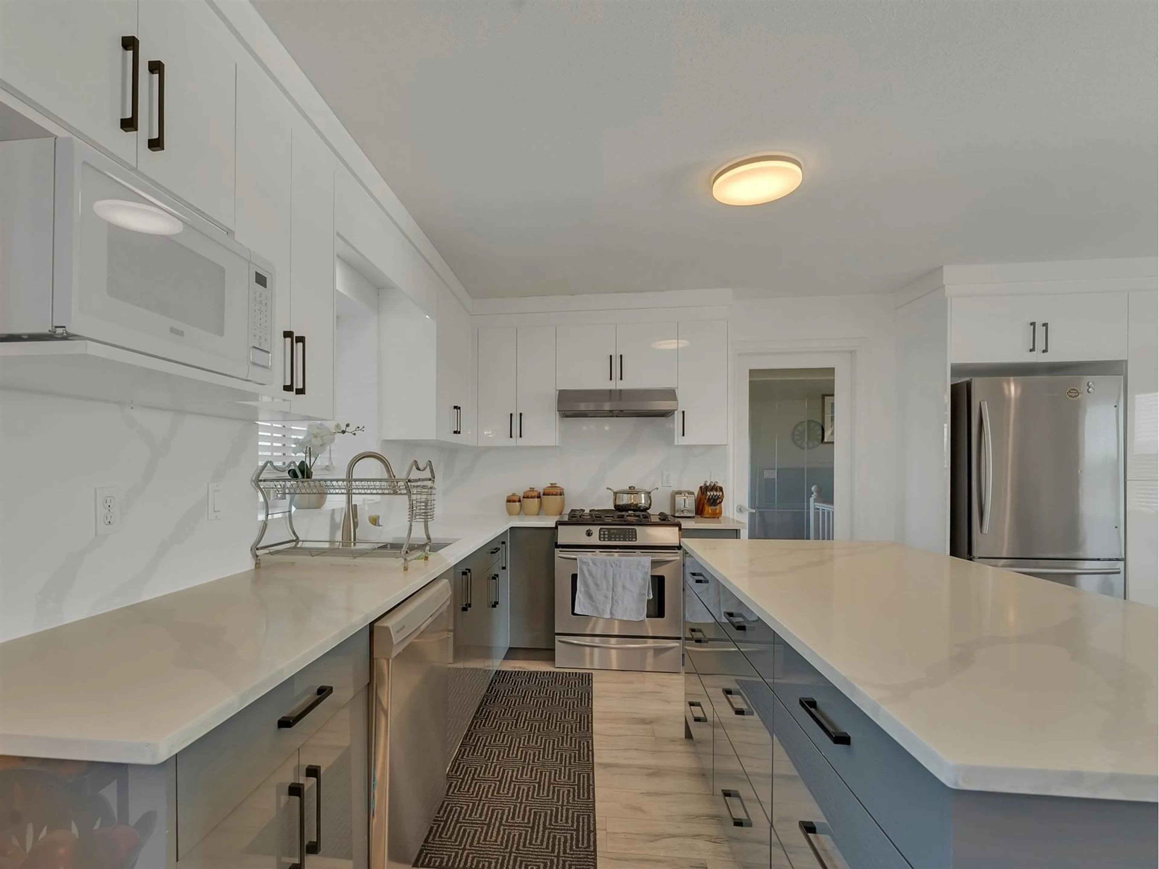 Open concept kitchen, ceramic/tile floor for 5411 GLADWIN, Abbotsford British Columbia V4X1X8