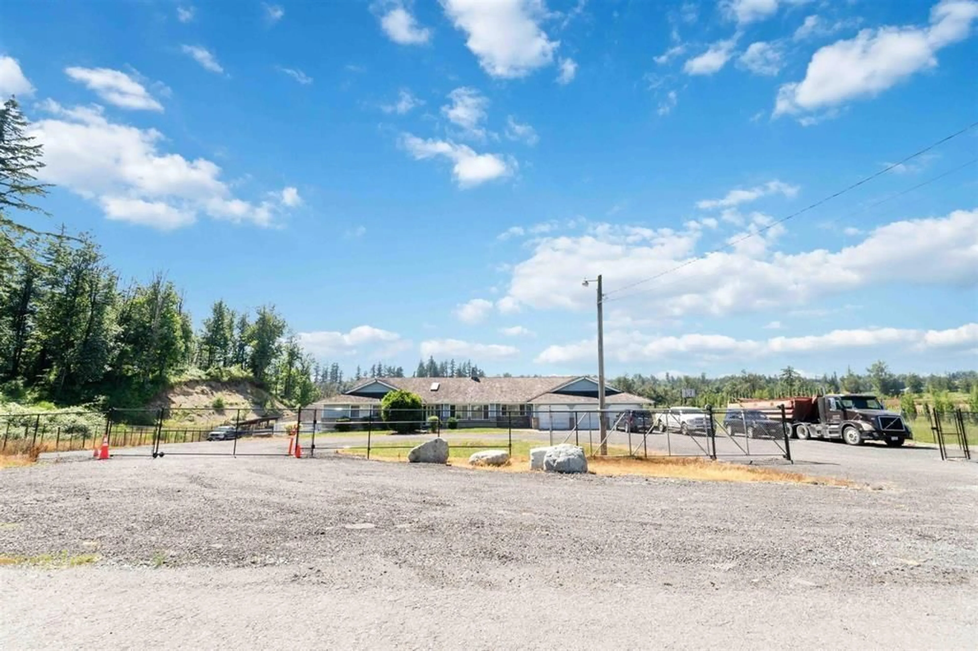 Patio, mountain view for 2615 LOCK, Abbotsford British Columbia V4X1J6
