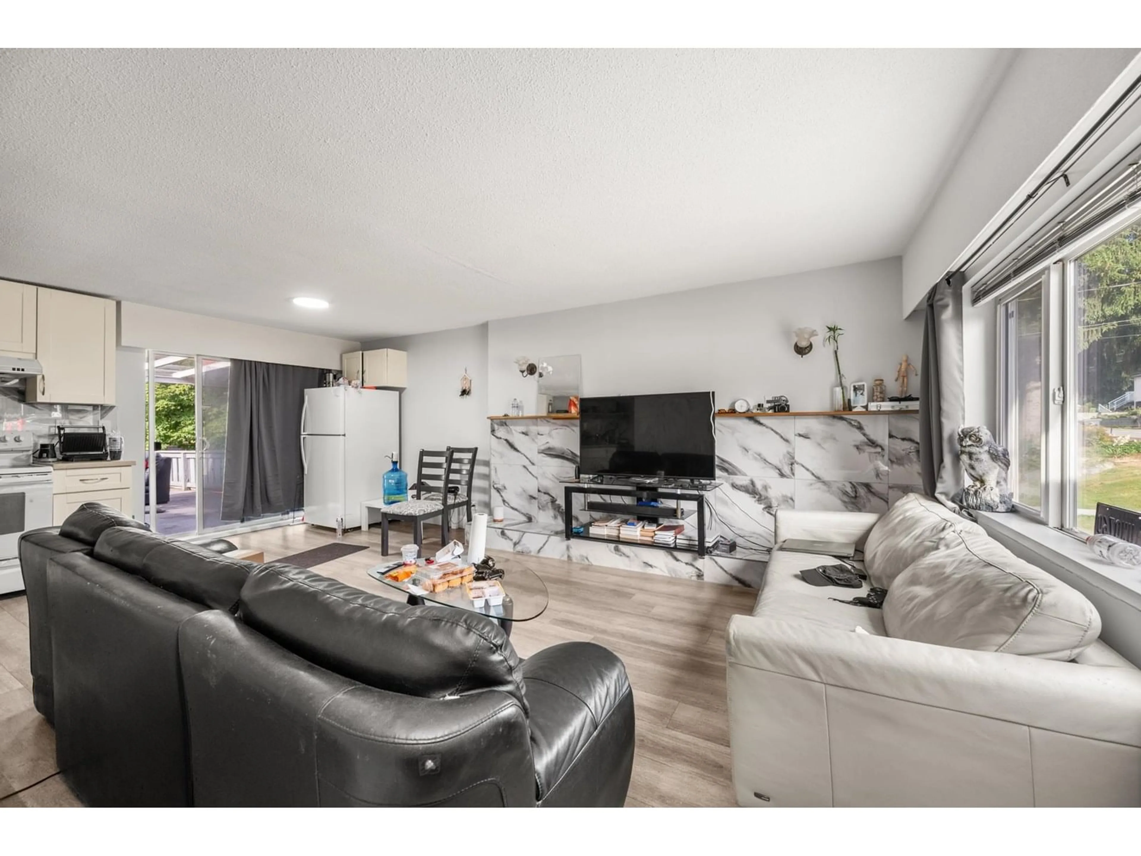 Living room with furniture, unknown for 14405 114A, Surrey British Columbia V3R2N8