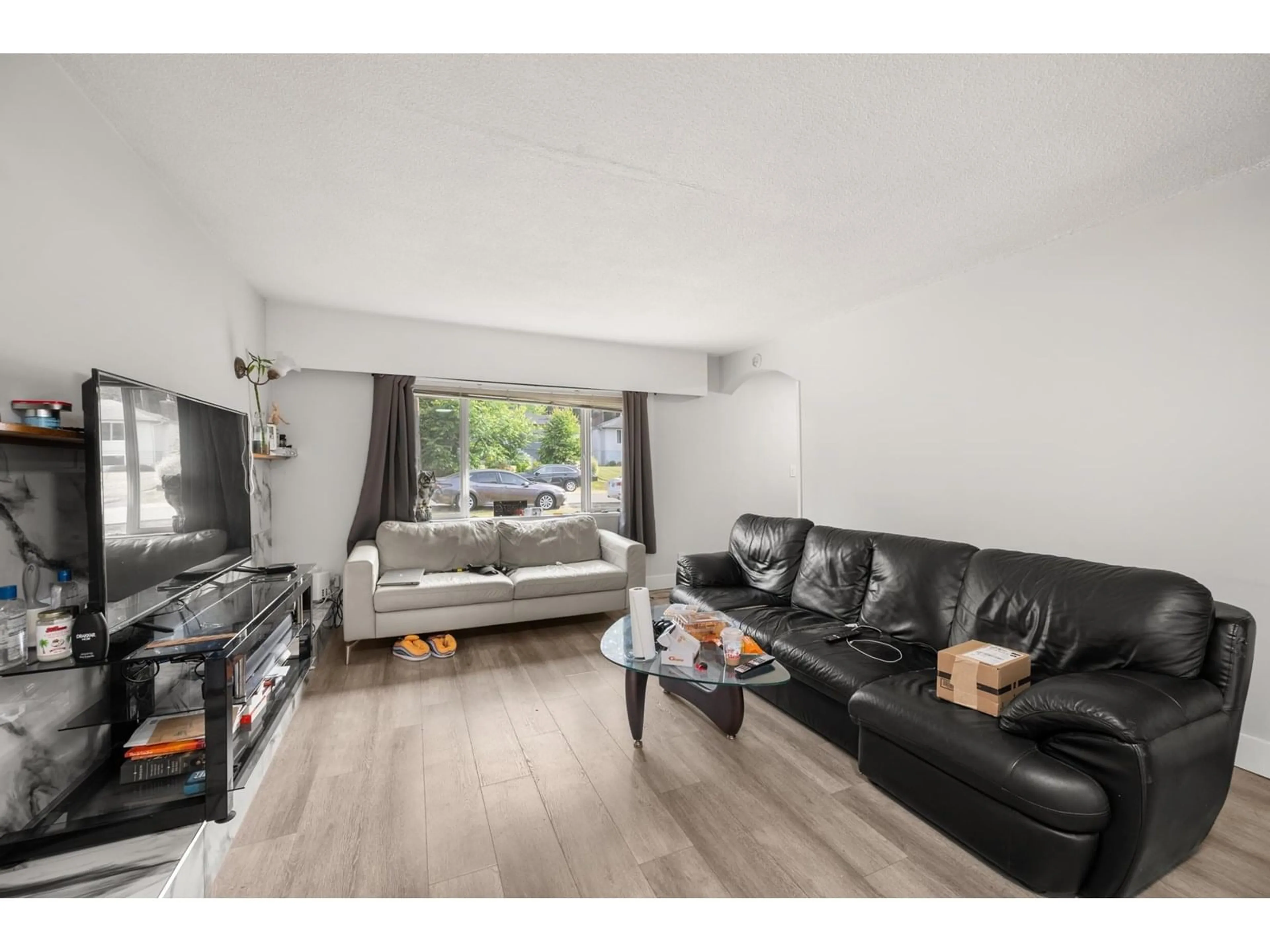 Living room with furniture, wood/laminate floor for 14405 114A, Surrey British Columbia V3R2N8