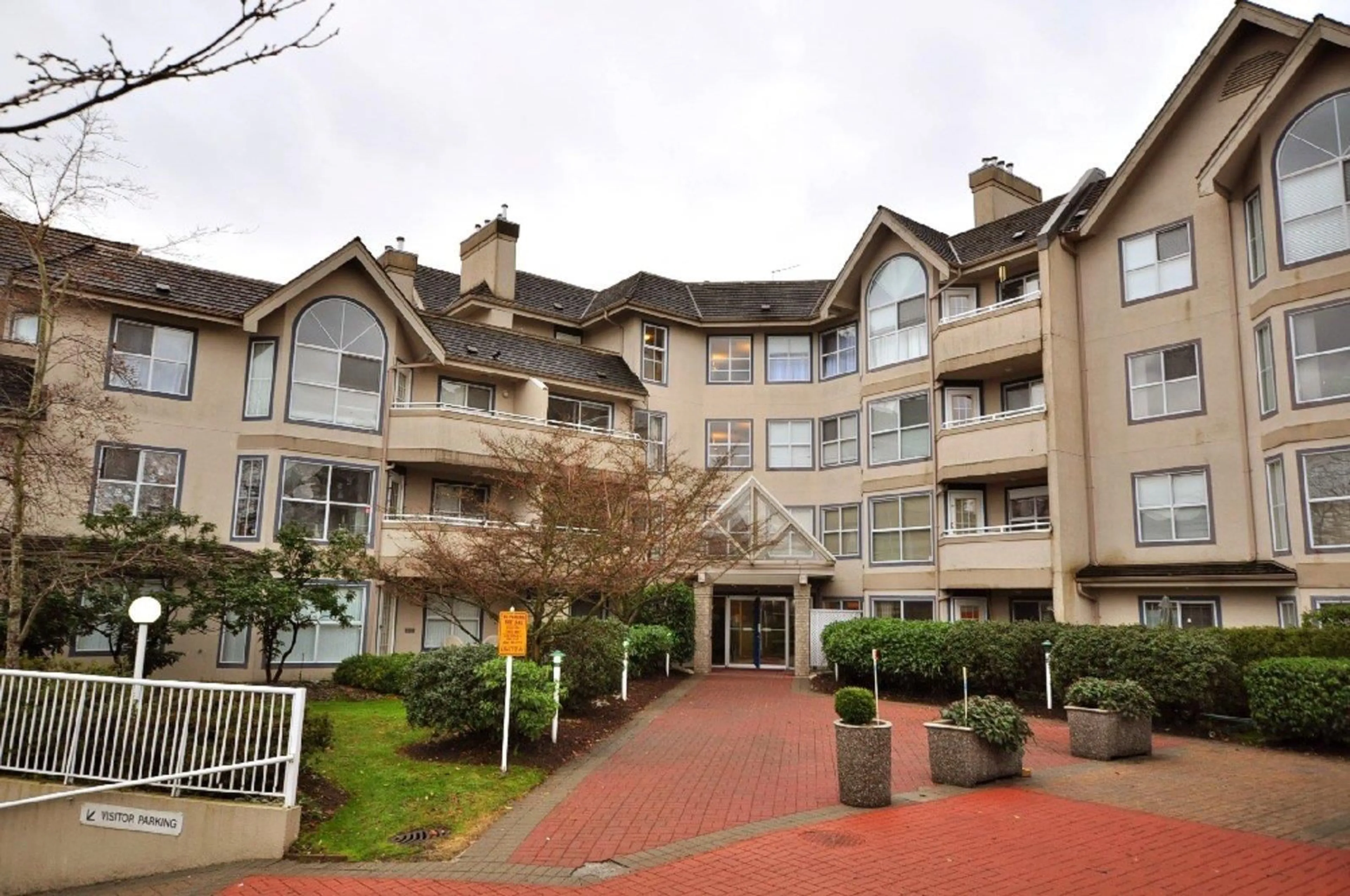 Patio, unknown for 410 - 7435 121A, Surrey British Columbia V3W0W8