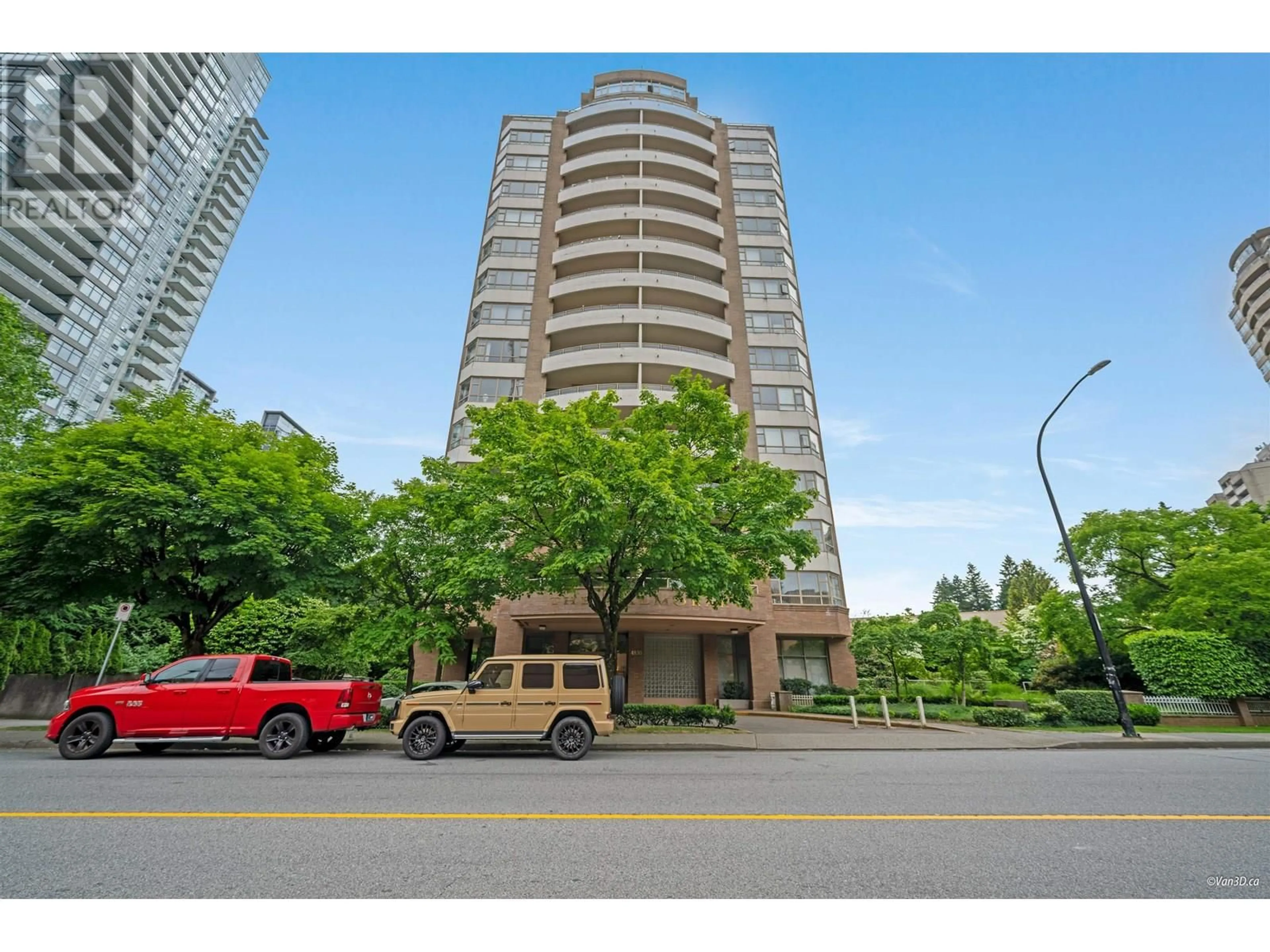 Indoor foyer for 600 - 4830 BENNETT STREET, Burnaby British Columbia V5H4P6