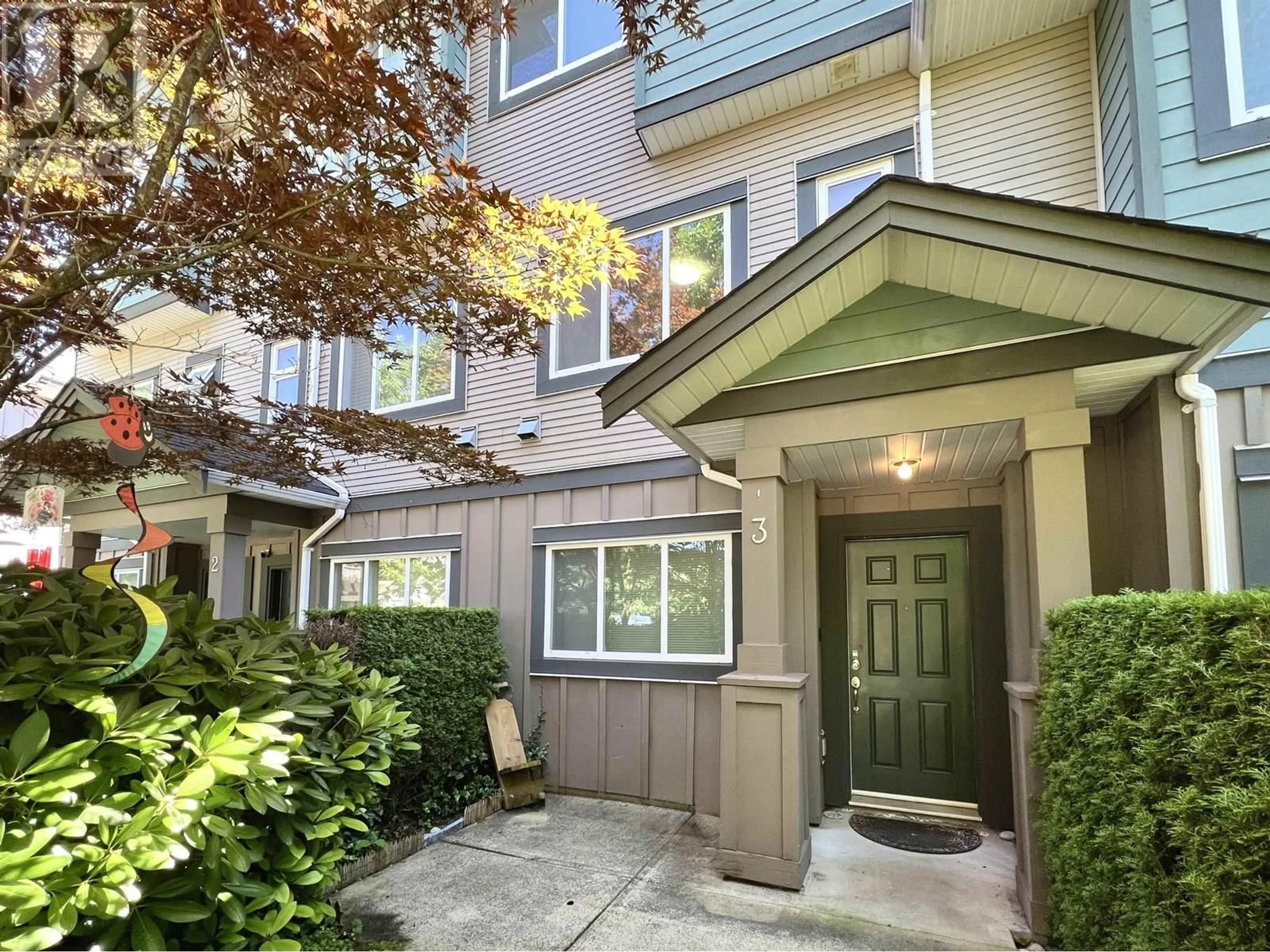 Indoor entryway for 3 - 9420 FERNDALE ROAD, Richmond British Columbia V6Y0A7