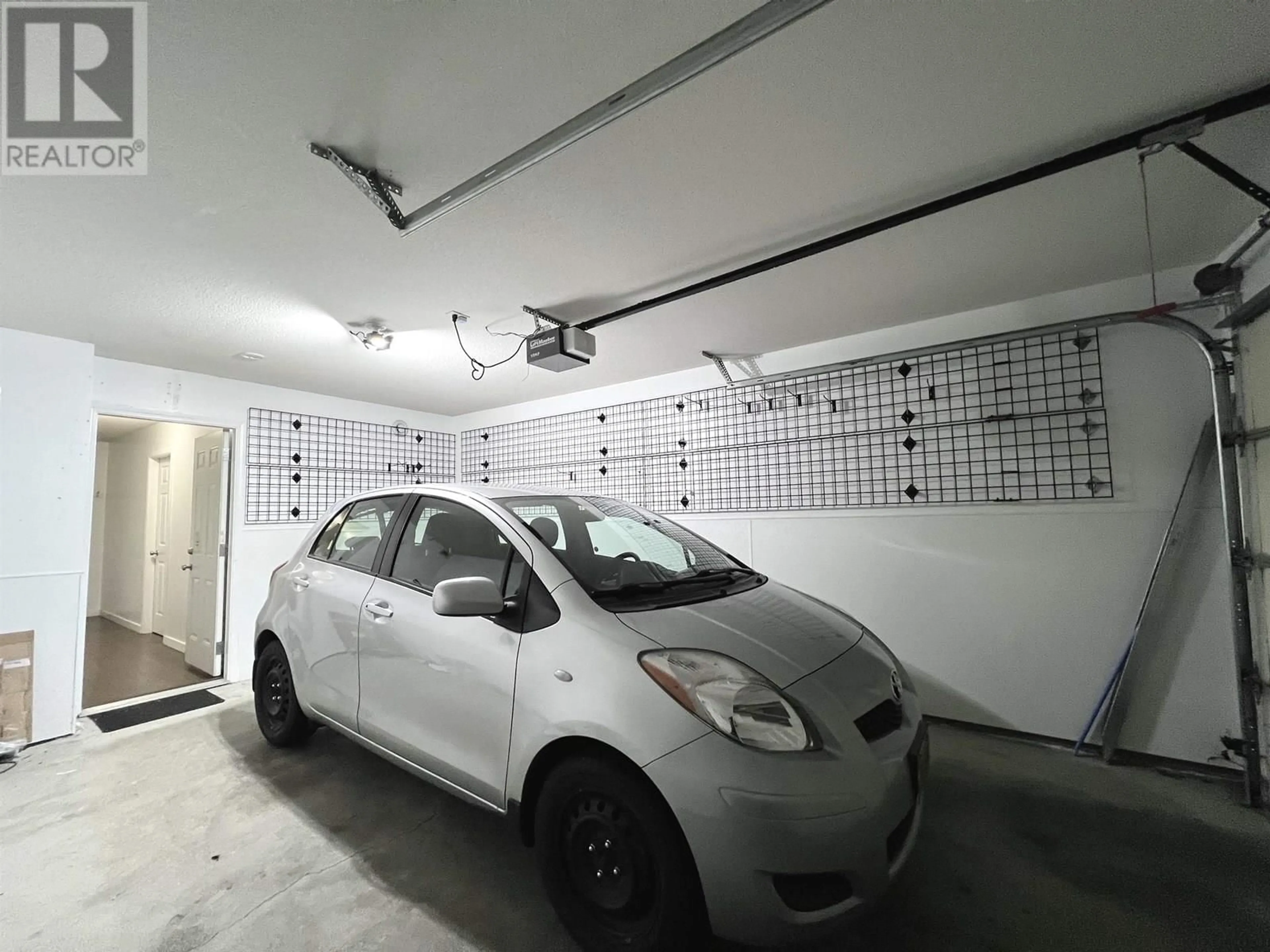 Indoor garage for 3 - 9420 FERNDALE ROAD, Richmond British Columbia V6Y0A7