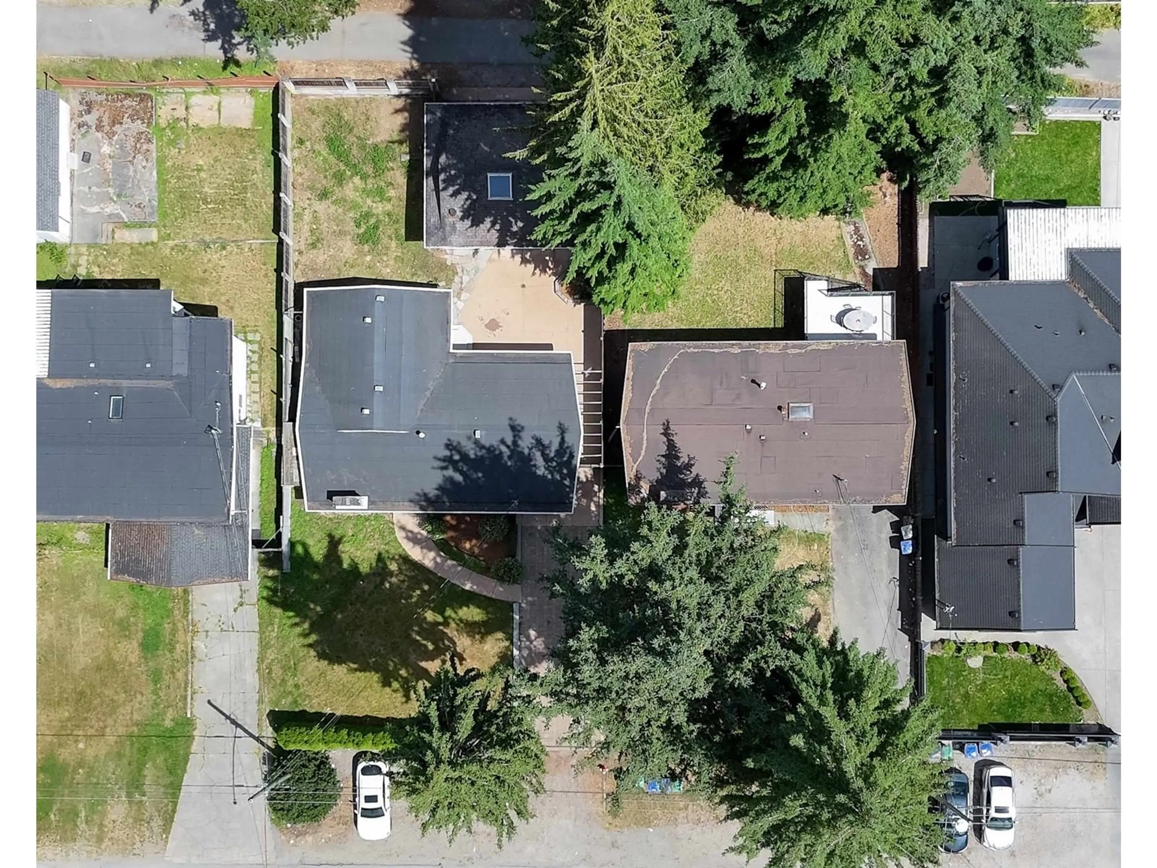 A pic from outside/outdoor area/front of a property/back of a property/a pic from drone, street for 9714 131, Surrey British Columbia V3T3P3