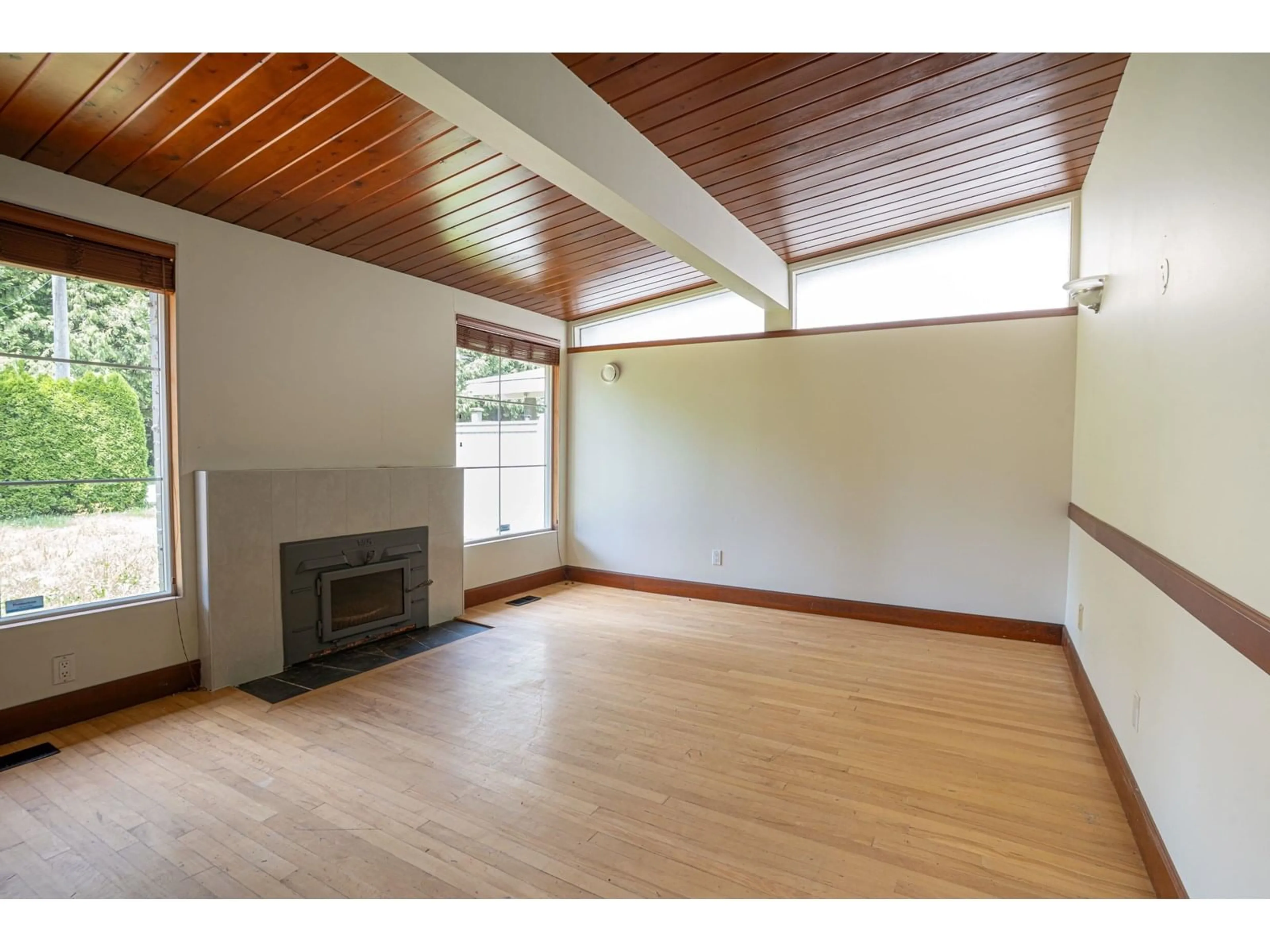A pic of a room for 9714 131, Surrey British Columbia V3T3P3