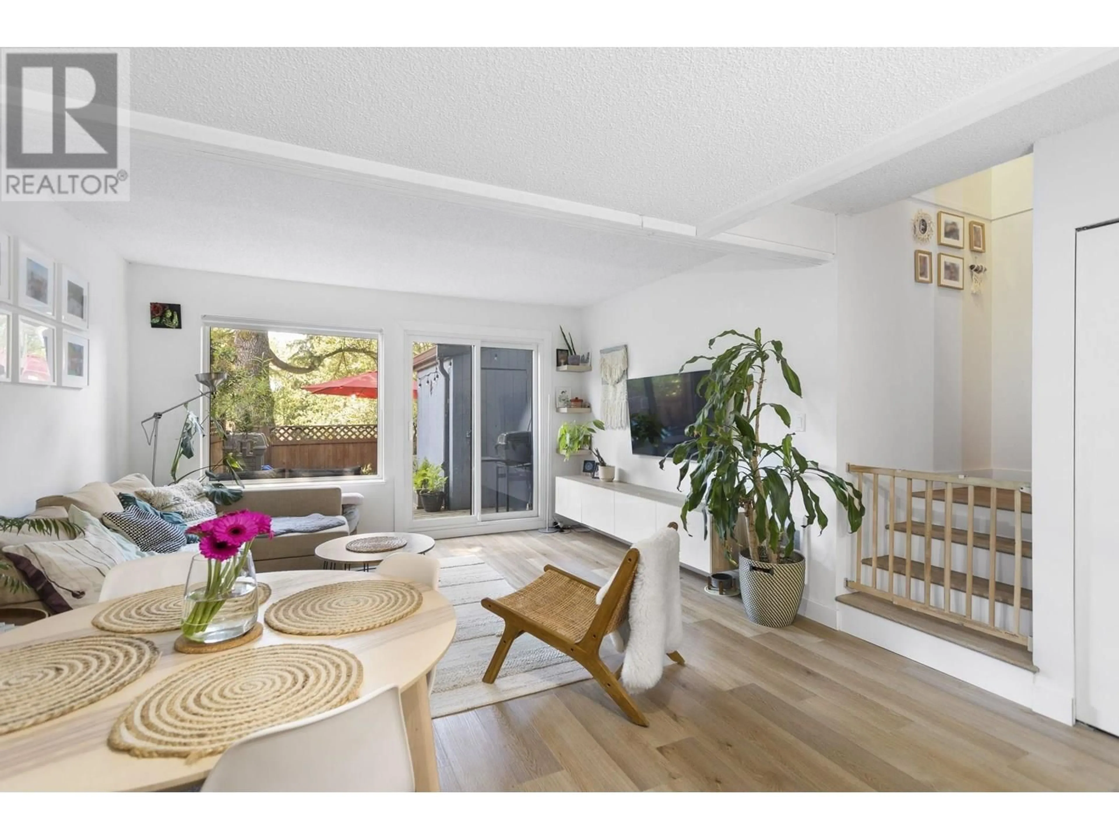 Living room with furniture, unknown for 915 BRITTON DRIVE, Port Moody British Columbia V3H3S5