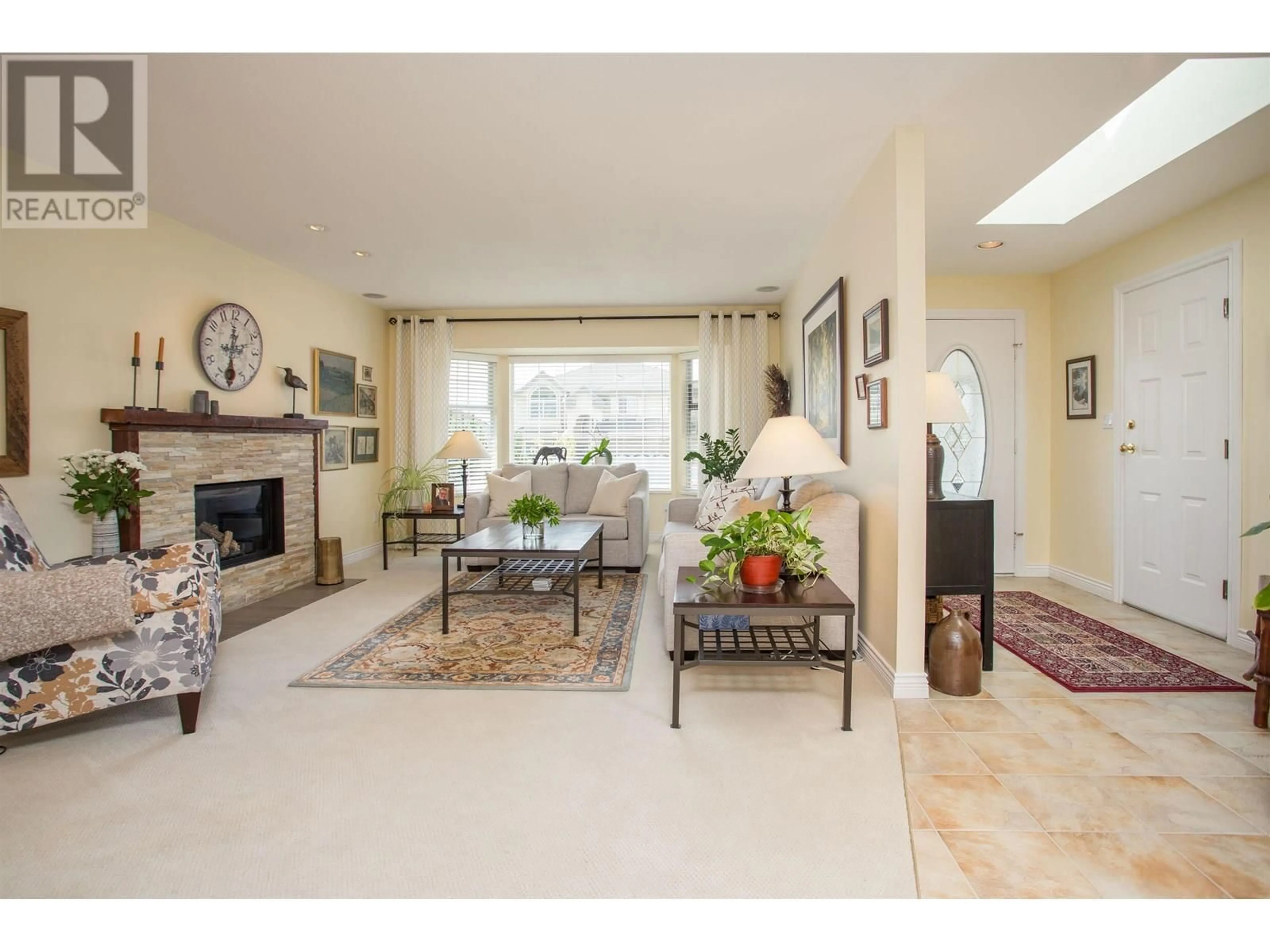 Living room with furniture, ceramic/tile floor for 10421 TAMARACK CRESCENT, Maple Ridge British Columbia V2W1B3