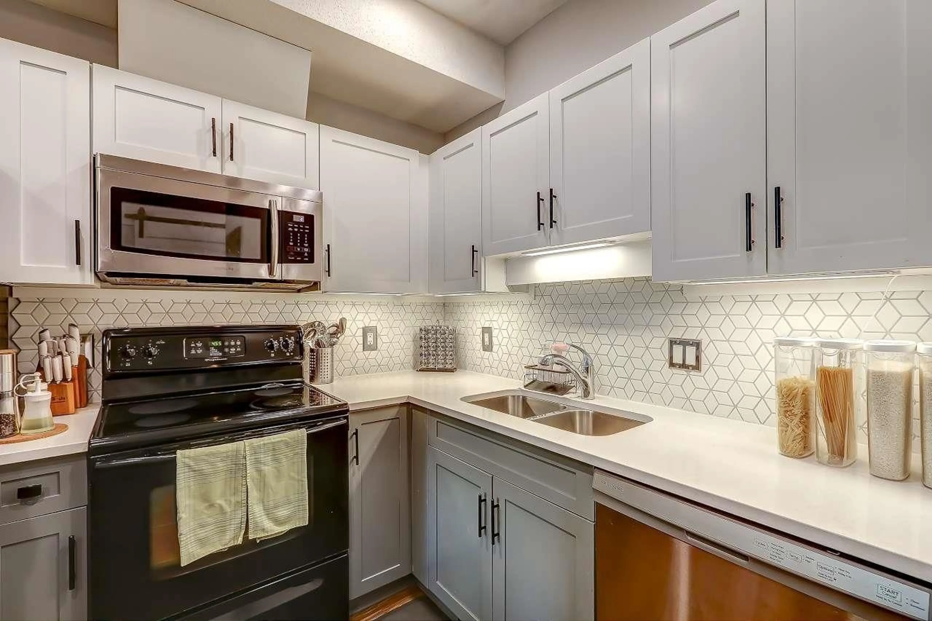 Standard kitchen, ceramic/tile floor for 105 - 20281 53A, Langley British Columbia V3A3V6