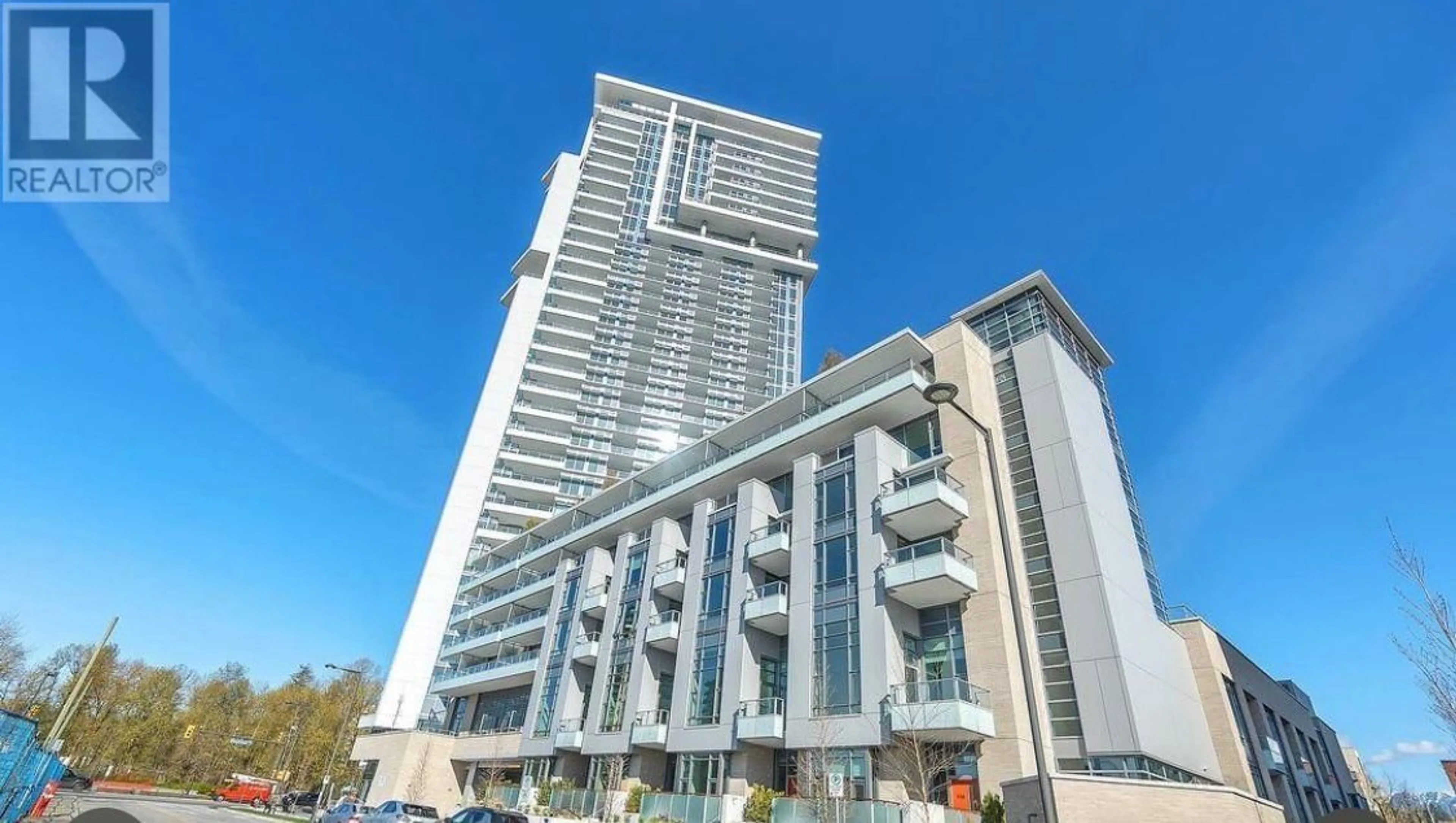 Indoor foyer for 2406 - 1500 FERN STREET, North Vancouver British Columbia V7J0E6