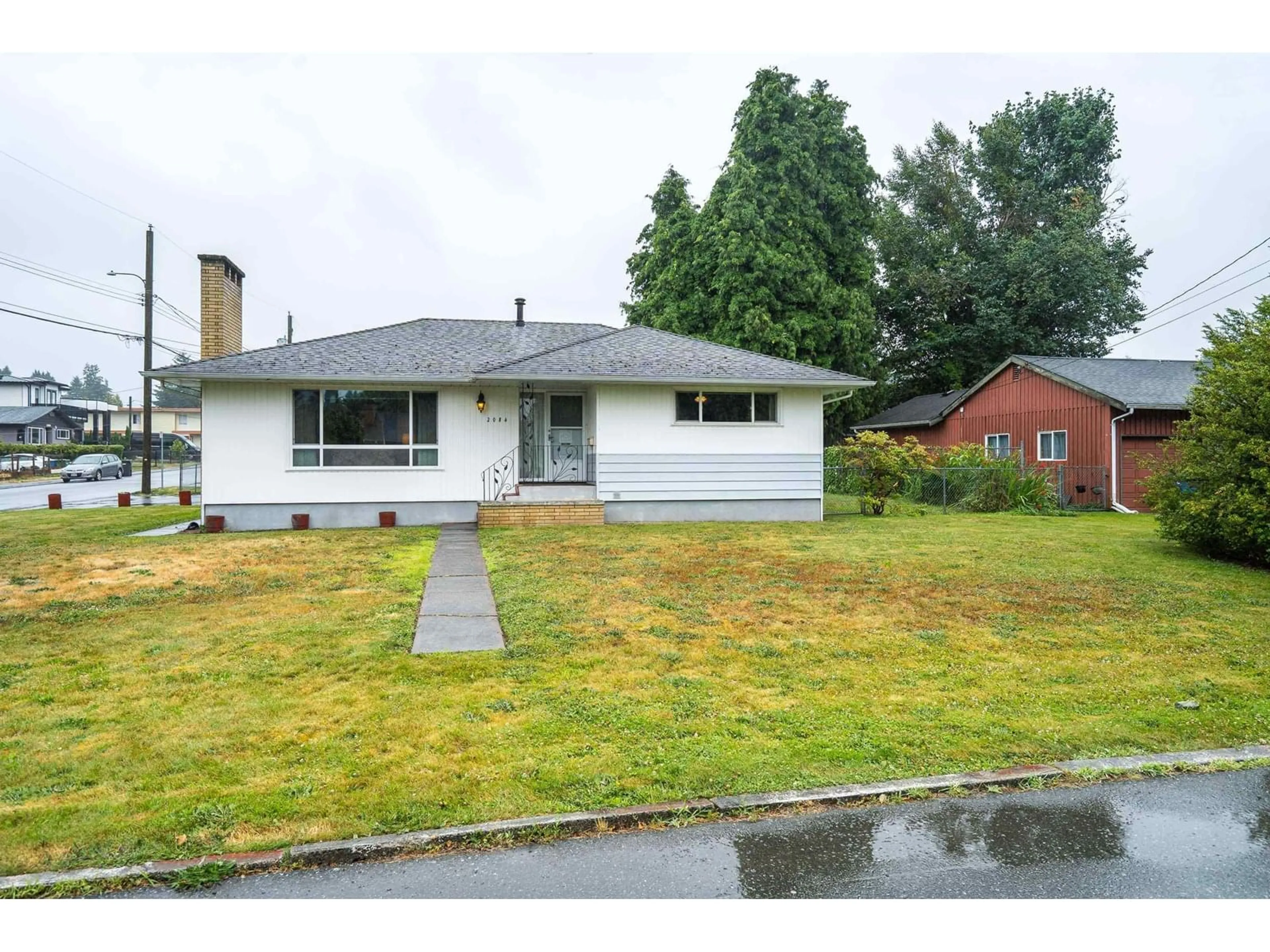 Home with vinyl exterior material, street for 2084 HOLLYBERRY, Abbotsford British Columbia V2S3X2