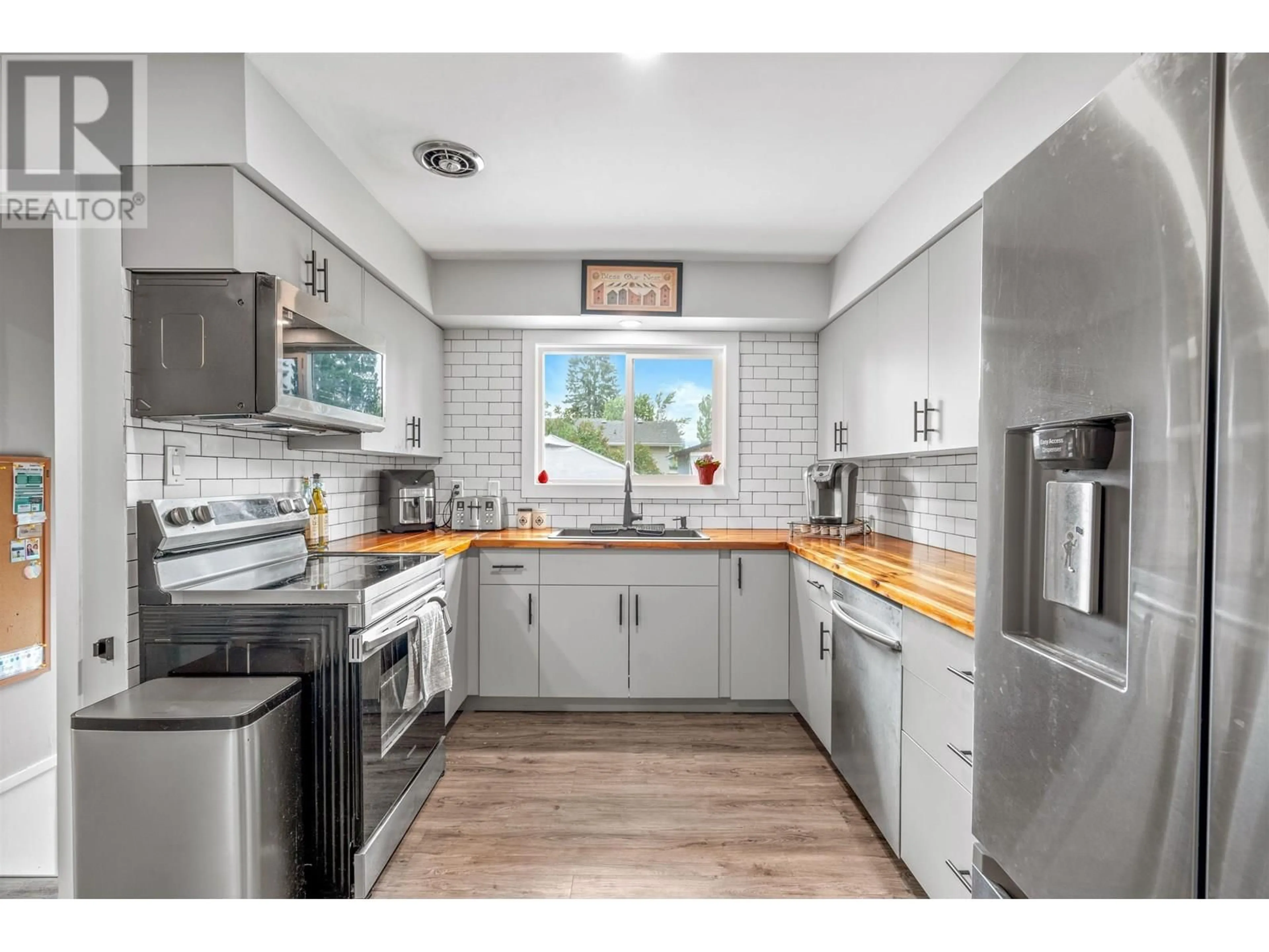Standard kitchen, unknown for 141 MCLEAN DRIVE, Prince George British Columbia V2M4R5