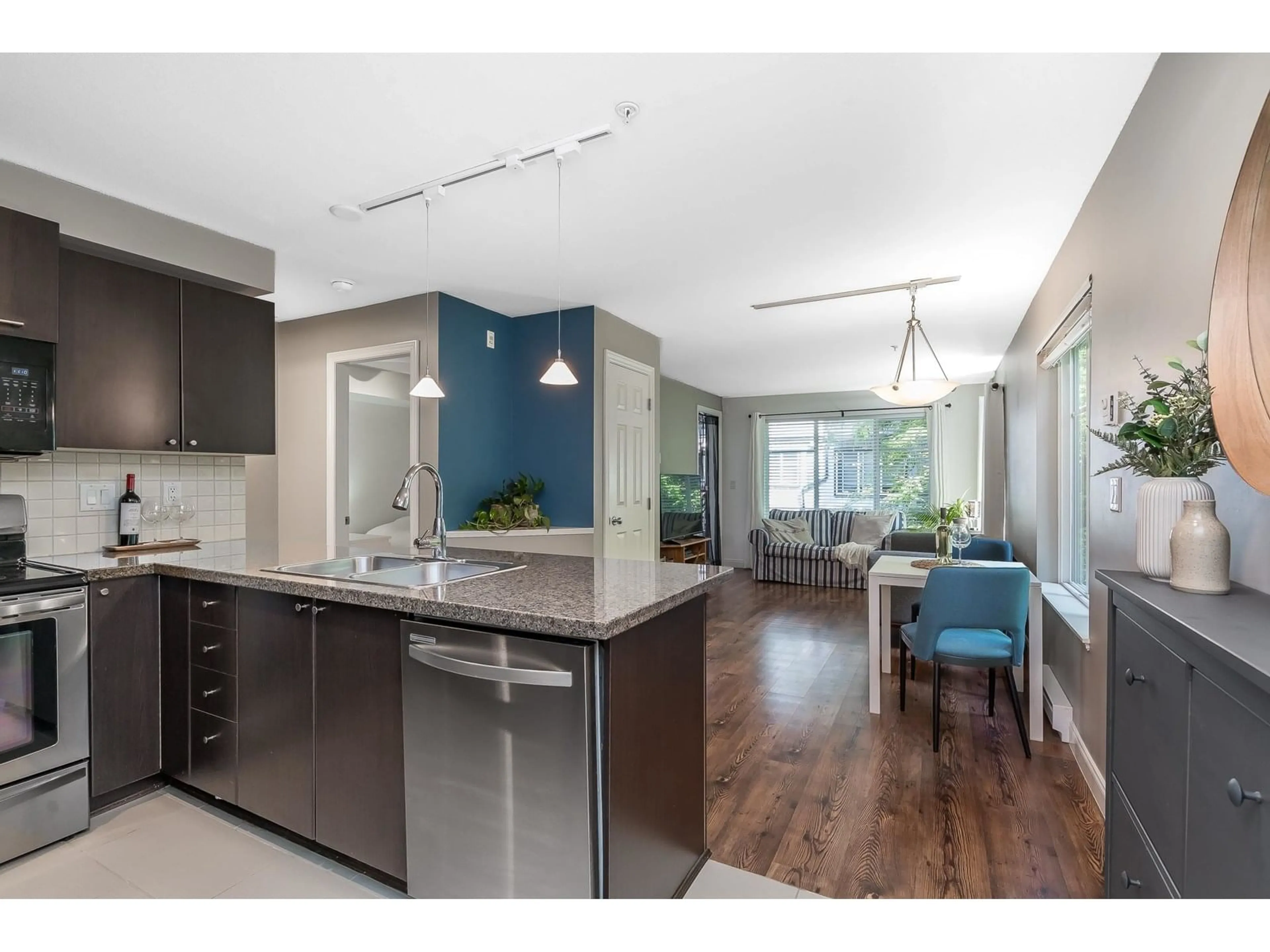 Open concept kitchen, unknown for 107 - 5454 198, Langley British Columbia V3A1G2