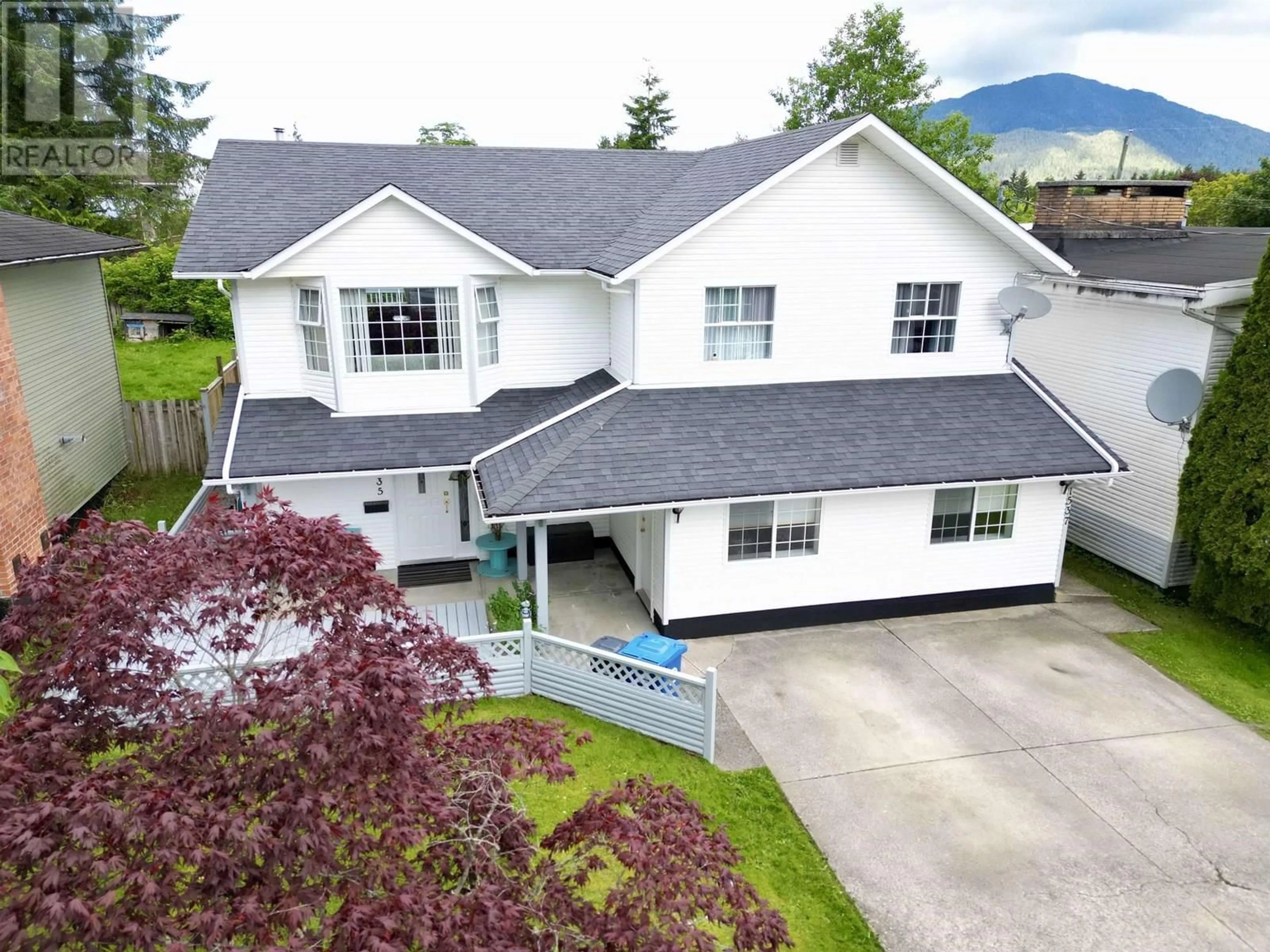 A pic from outside/outdoor area/front of a property/back of a property/a pic from drone, unknown for 1535 JAMAICA AVENUE, Prince Rupert British Columbia V8J2Y6