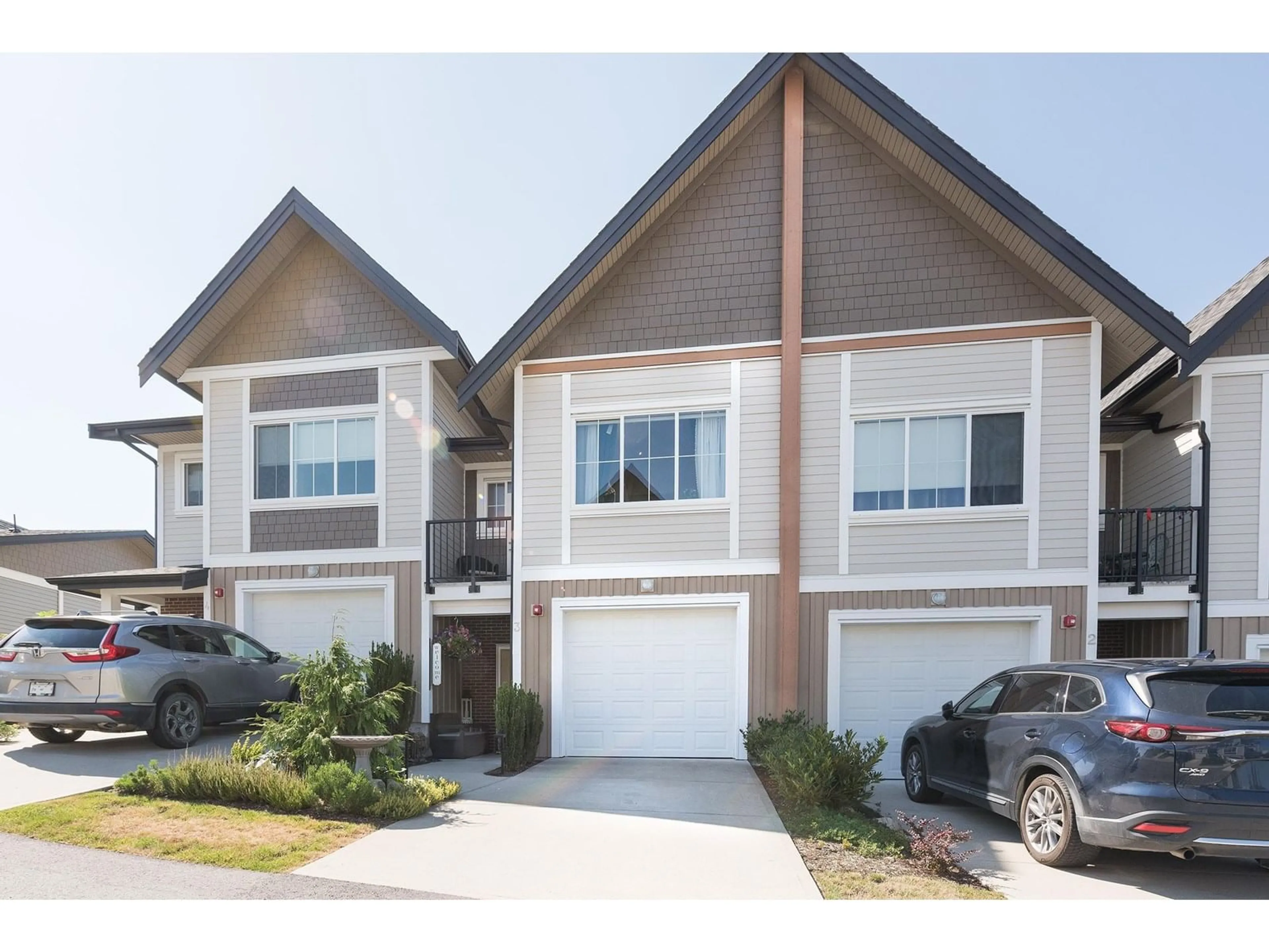 Home with vinyl exterior material, street for 3 - 1928 WOODSIDE BOULEVARD, Agassiz British Columbia V0M1A1