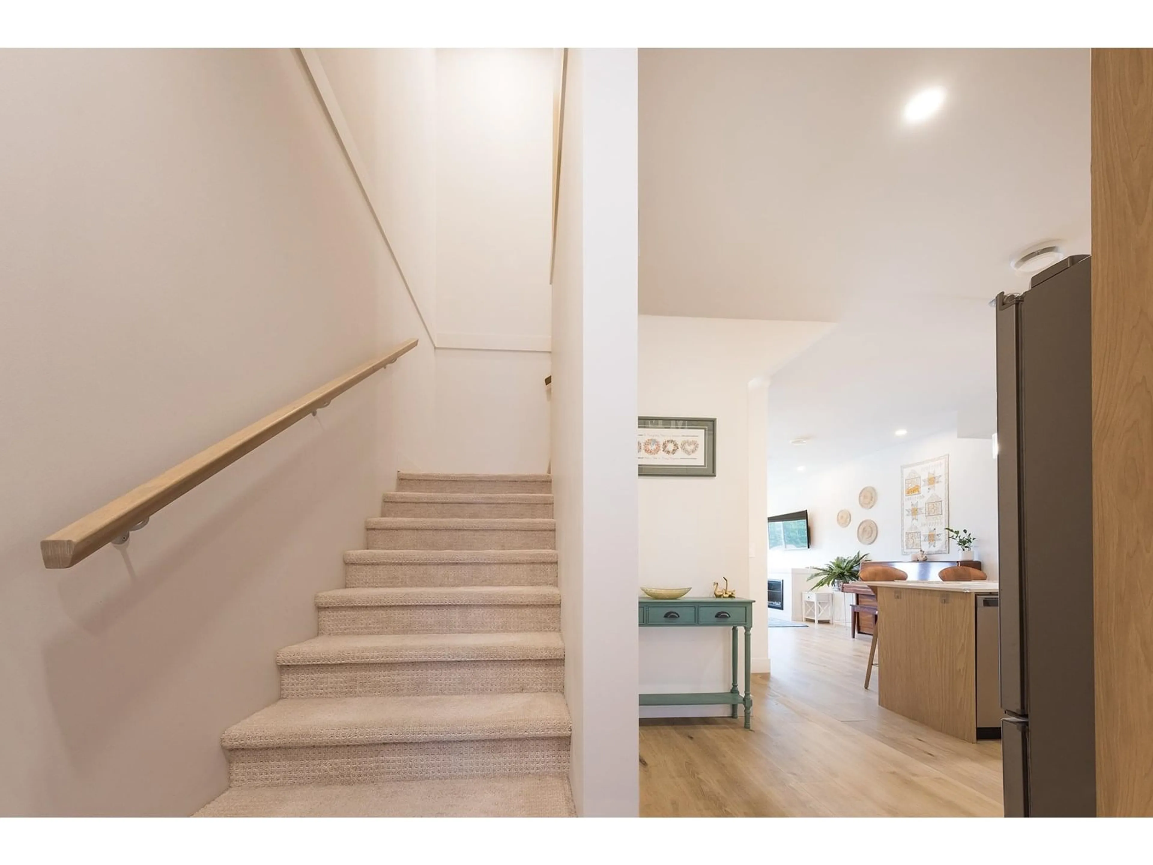 Indoor foyer for 3 - 1928 WOODSIDE BOULEVARD, Agassiz British Columbia V0M1A1