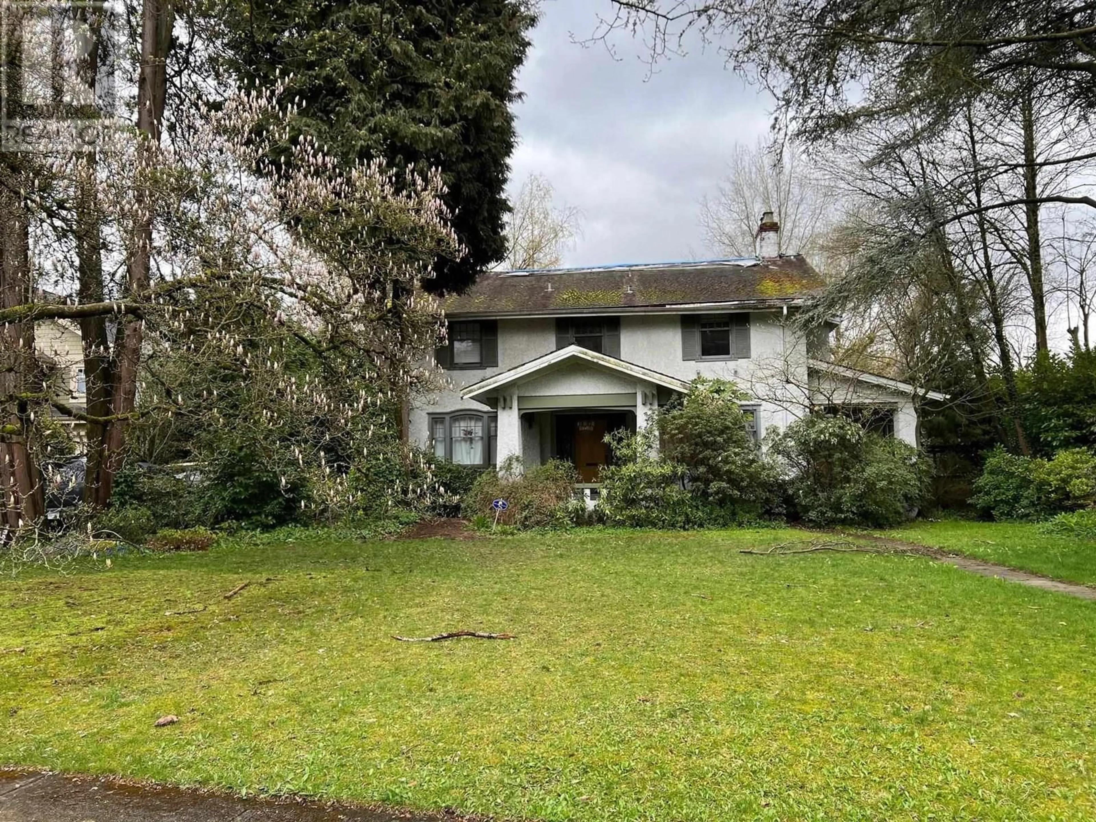 A pic from outside/outdoor area/front of a property/back of a property/a pic from drone, street for 1384 32ND AVENUE, Vancouver British Columbia V6H2J3