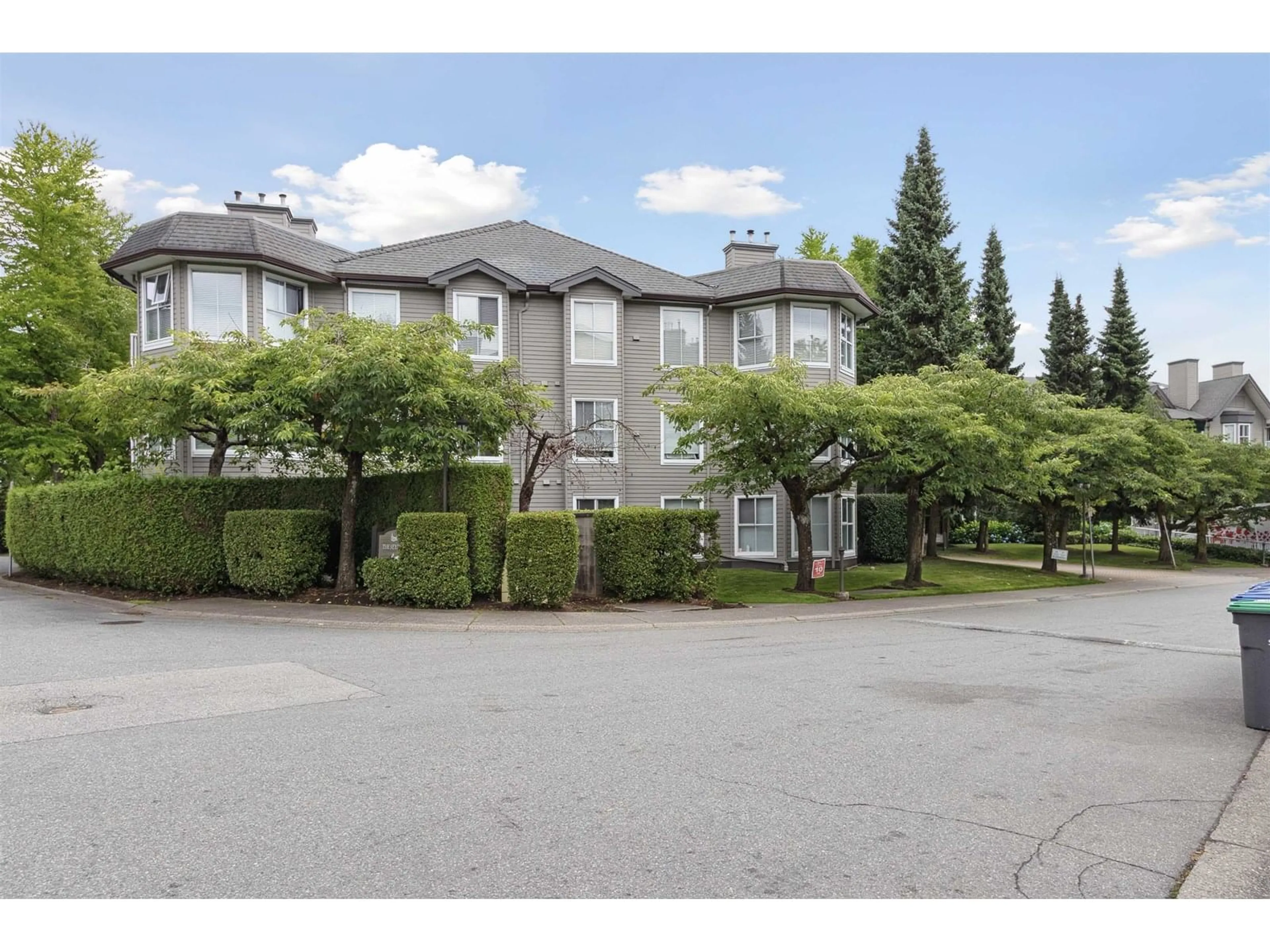 A pic from outside/outdoor area/front of a property/back of a property/a pic from drone, unknown for 206 - 15150 108, Surrey British Columbia V3R0V1