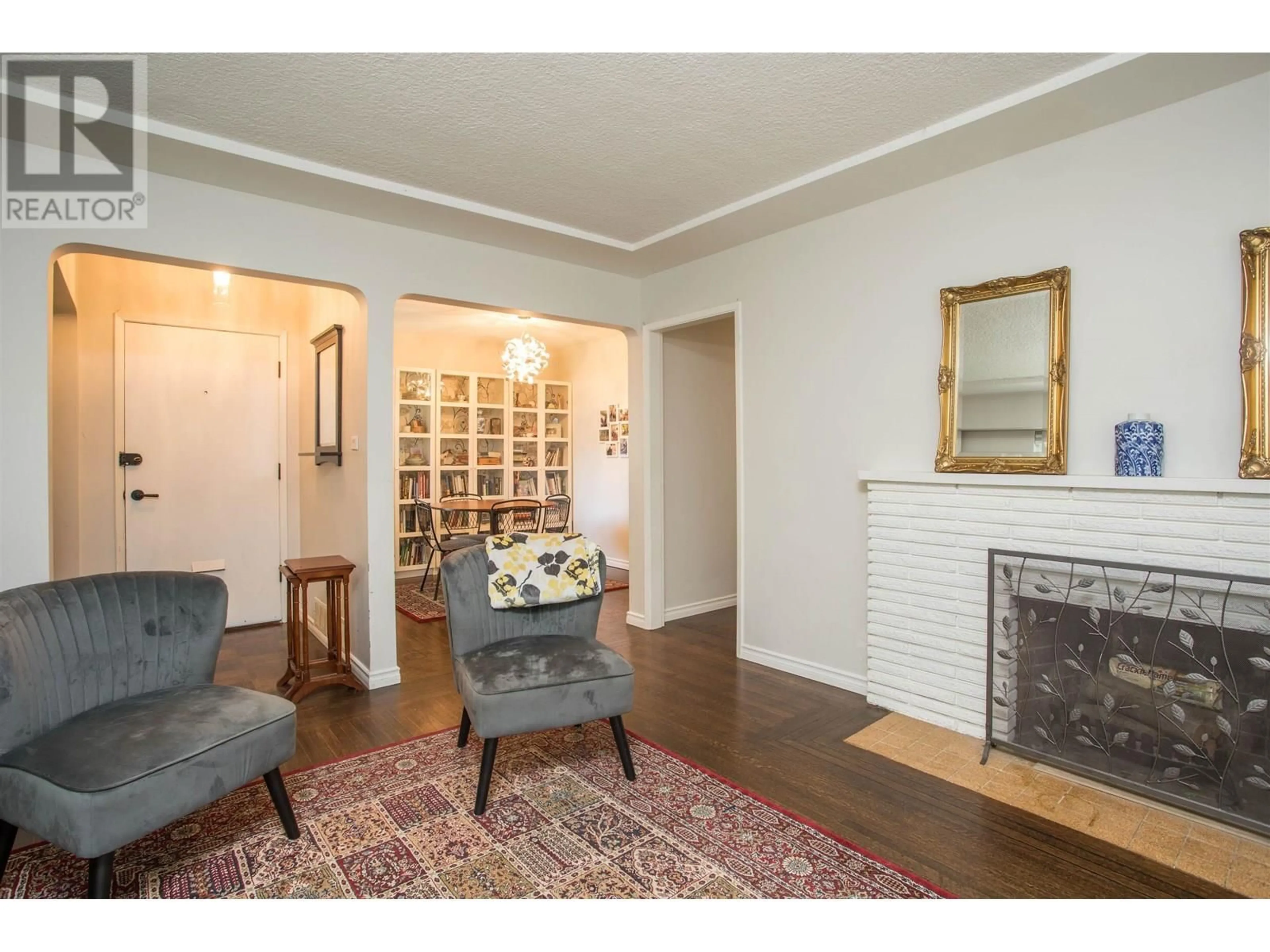 Living room with furniture, wood/laminate floor for 1688 29TH AVENUE, Vancouver British Columbia V5N2Y6