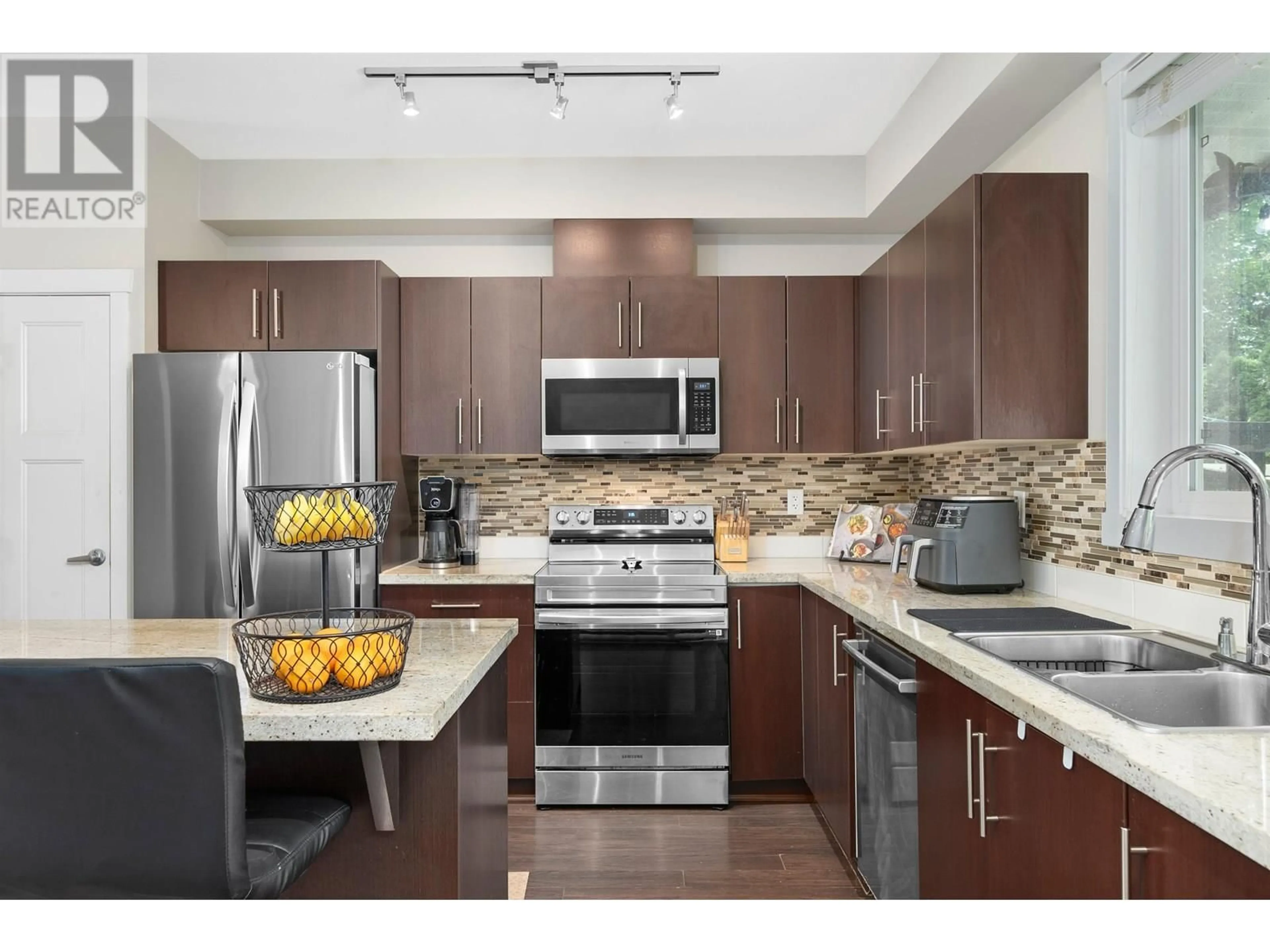 Open concept kitchen, ceramic/tile floor for 66 - 13819 232 STREET, Maple Ridge British Columbia V4R0C7