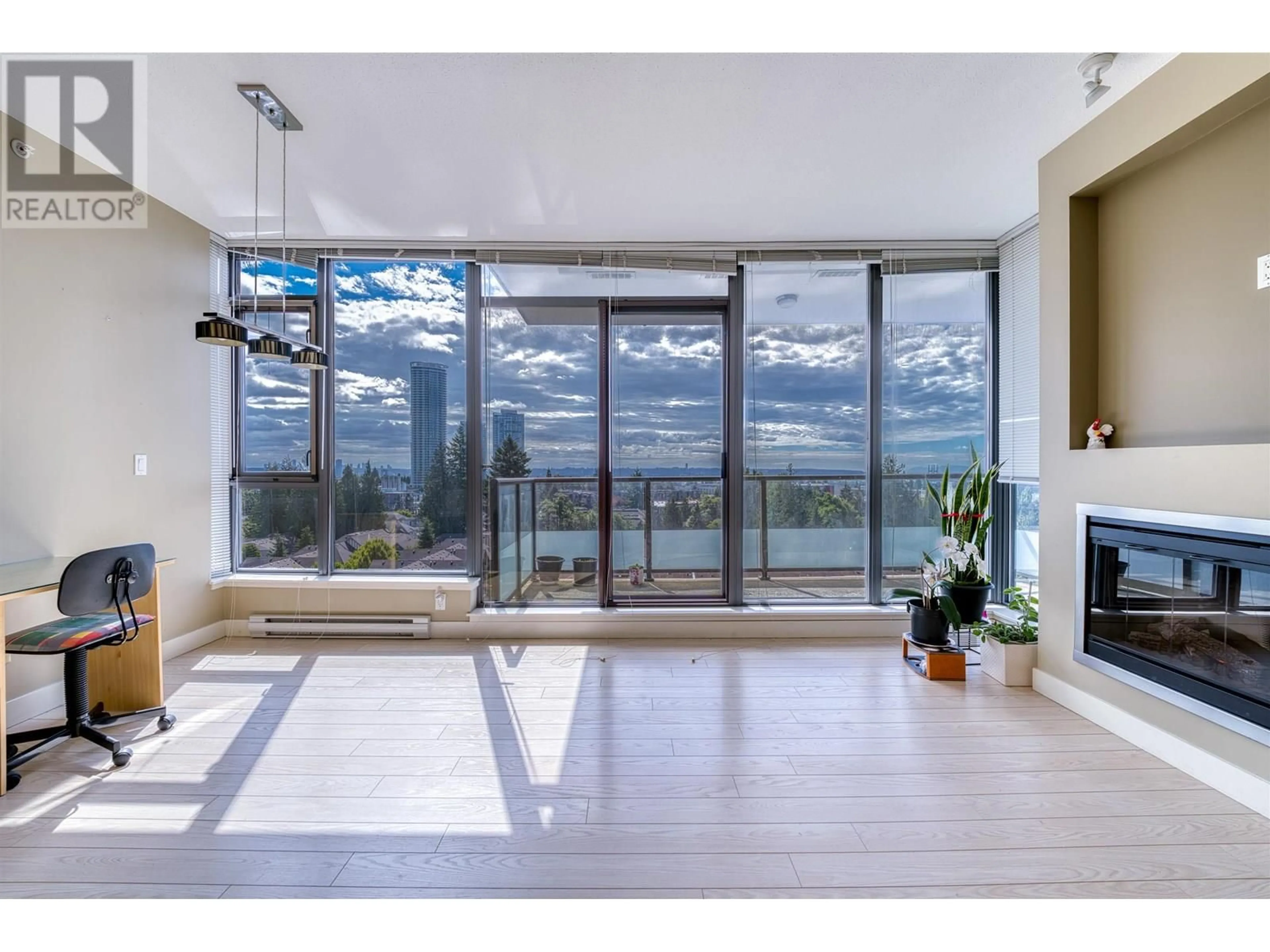 Indoor foyer for 1208 - 7088 18TH AVENUE, Burnaby British Columbia V3N0A2
