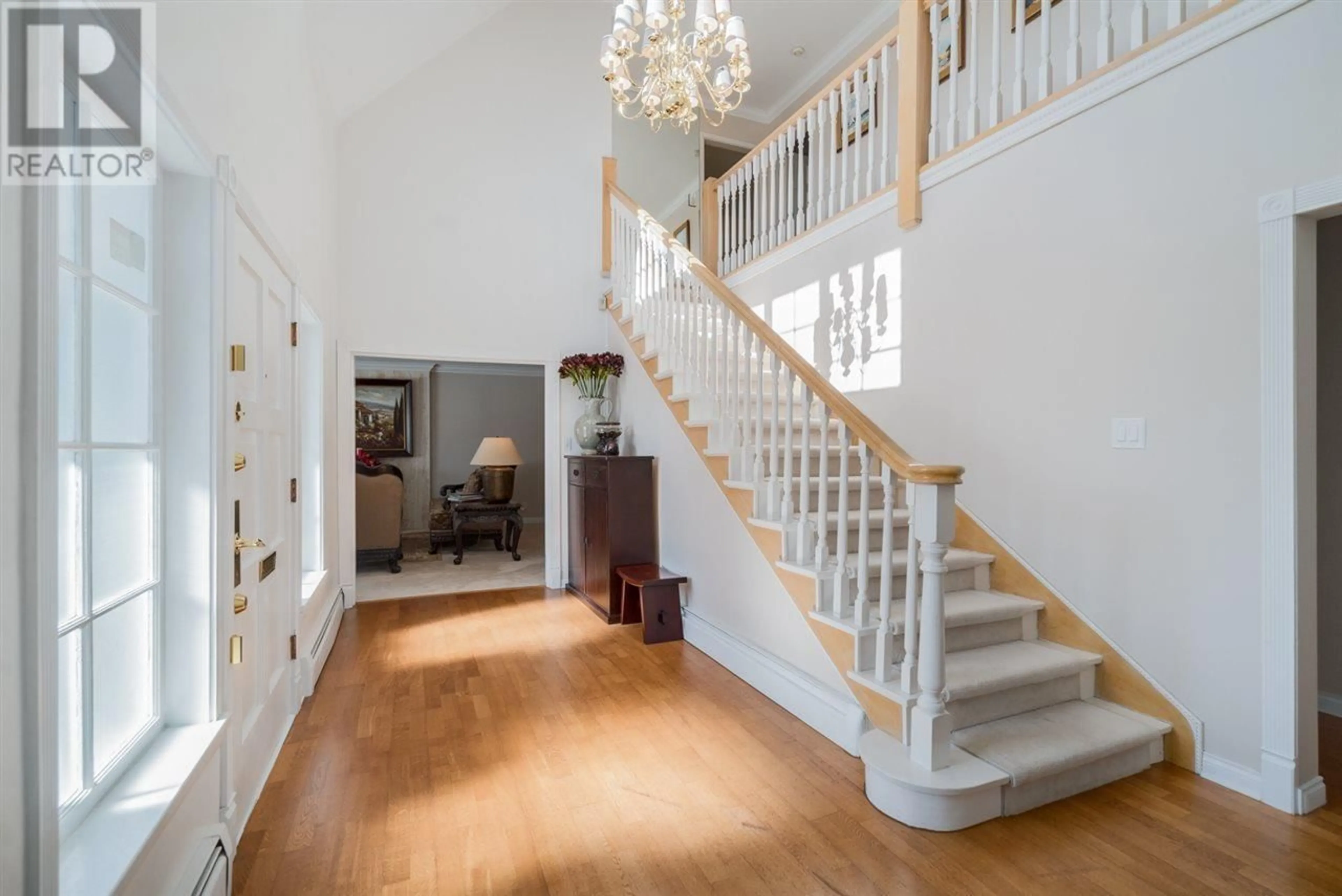 Indoor foyer for 1107 46TH AVENUE, Vancouver British Columbia V6M2J9