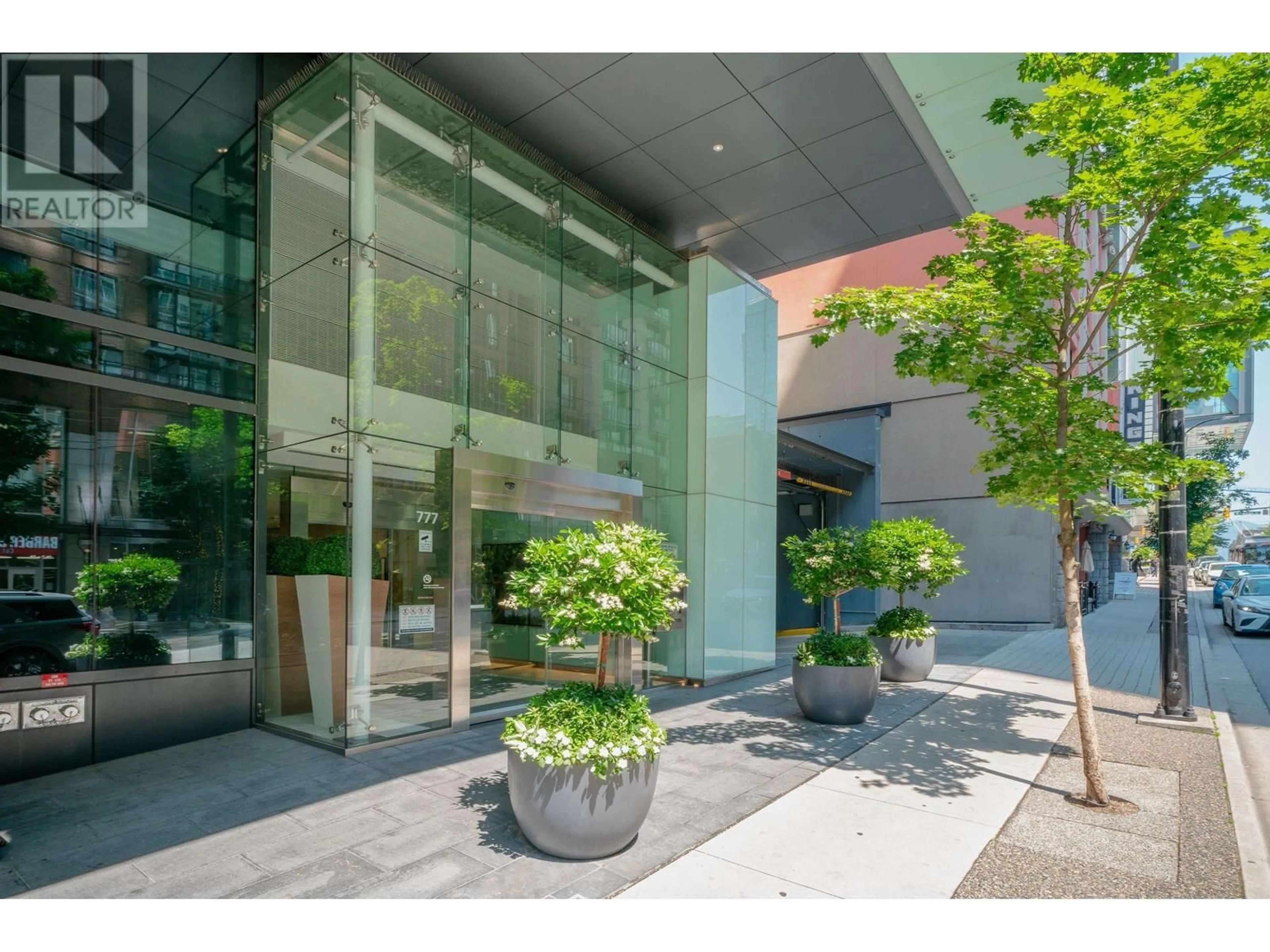 Indoor foyer for 4201 - 777 RICHARDS STREET, Vancouver British Columbia V6B0M6